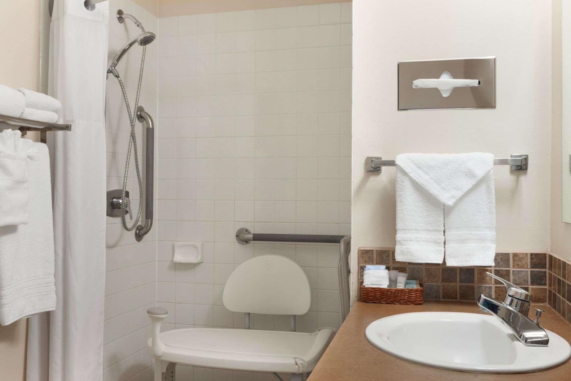 Travelodge by Wyndham Motel of St Cloud gallery photo in Saint Cloud, MN — image 6