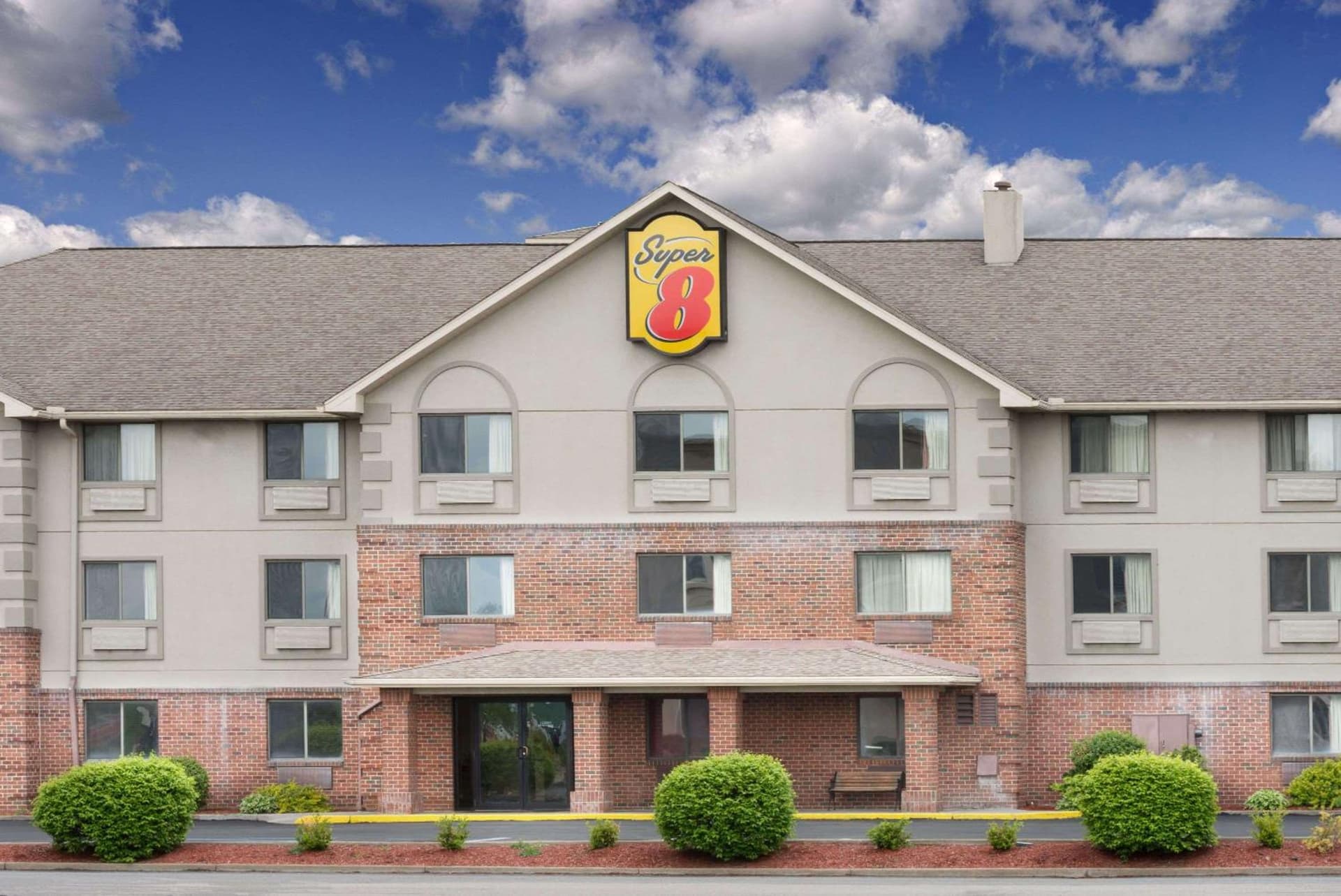 Super 8 by Wyndham Morgantown property views in Morgantown, WV — gallery photo 3