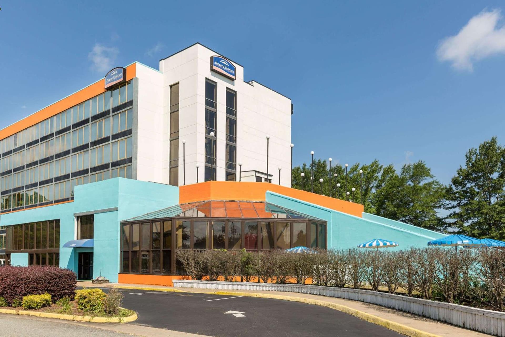 Howard Johnson by Wyndham Williamsburg exterior or lobby in Williamsburg, VA — main listing photo