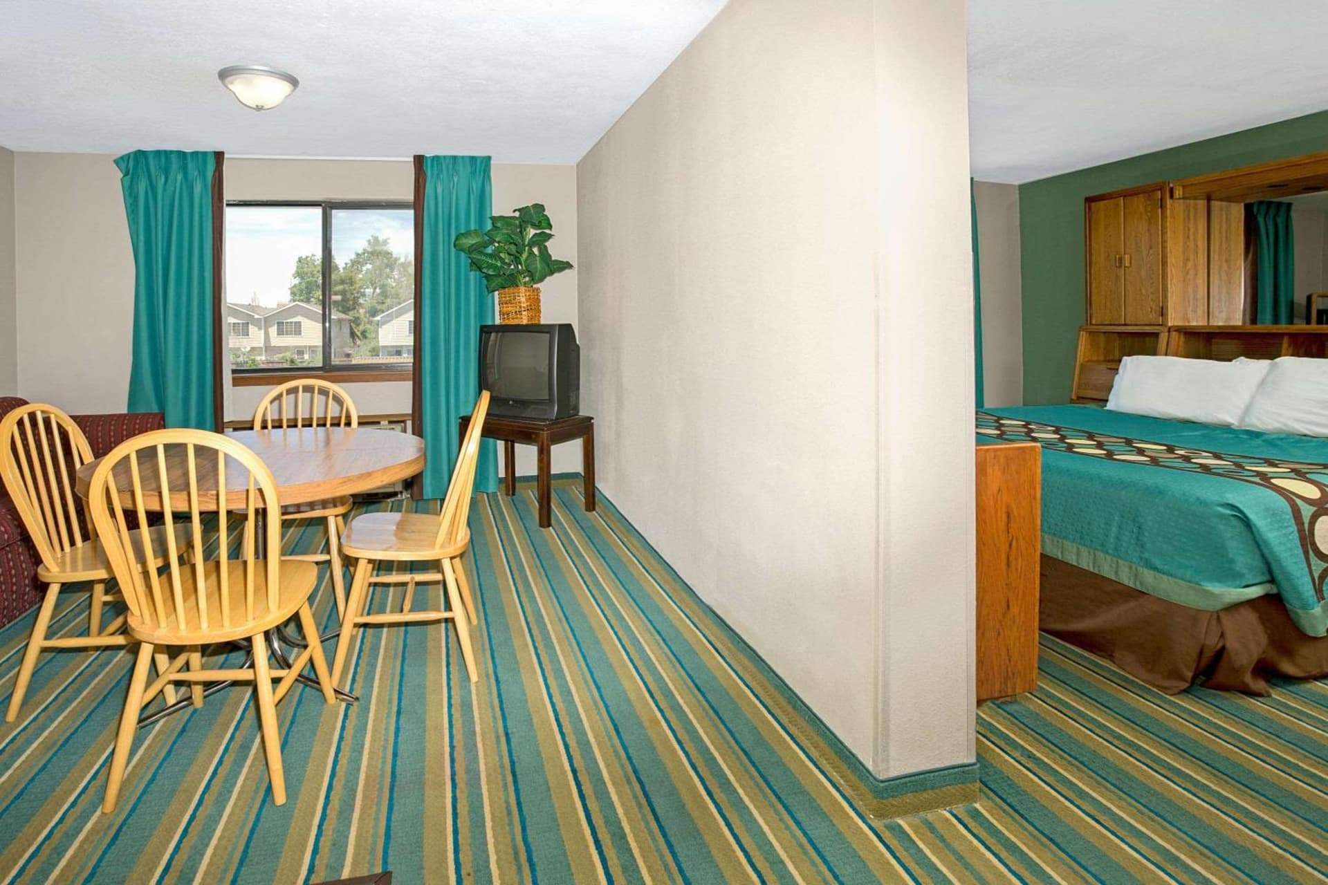 Super 8 by Wyndham Denver Stapleton property views in Denver, CO — gallery photo 3