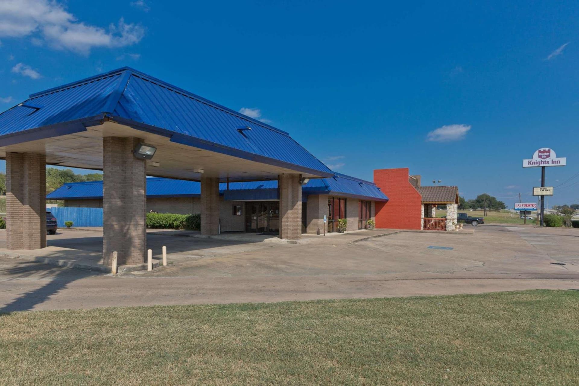 Knights Inn Brenham featured exterior or lobby in Brenham, TX — similar hotel