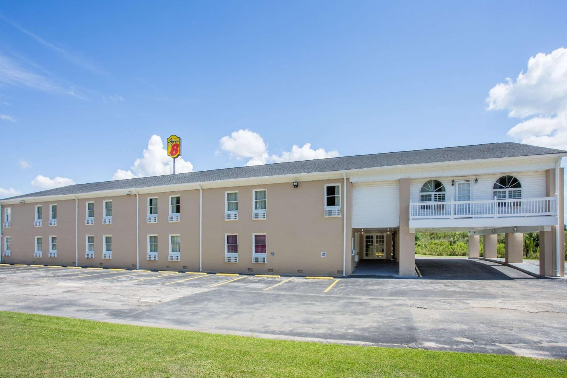 Super 8 by Wyndham Manning — hotel in Manning, South Carolina