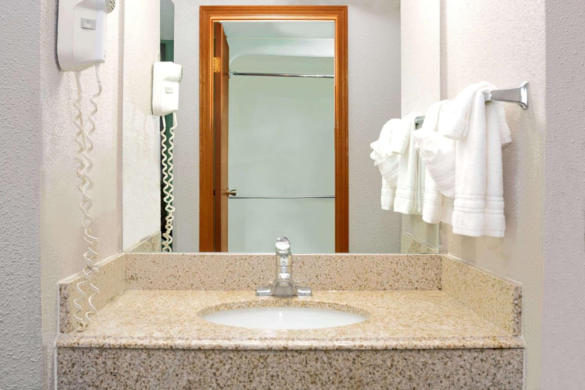 Super 8 by Wyndham Denver Stapleton gallery photo in Denver, CO — image 5