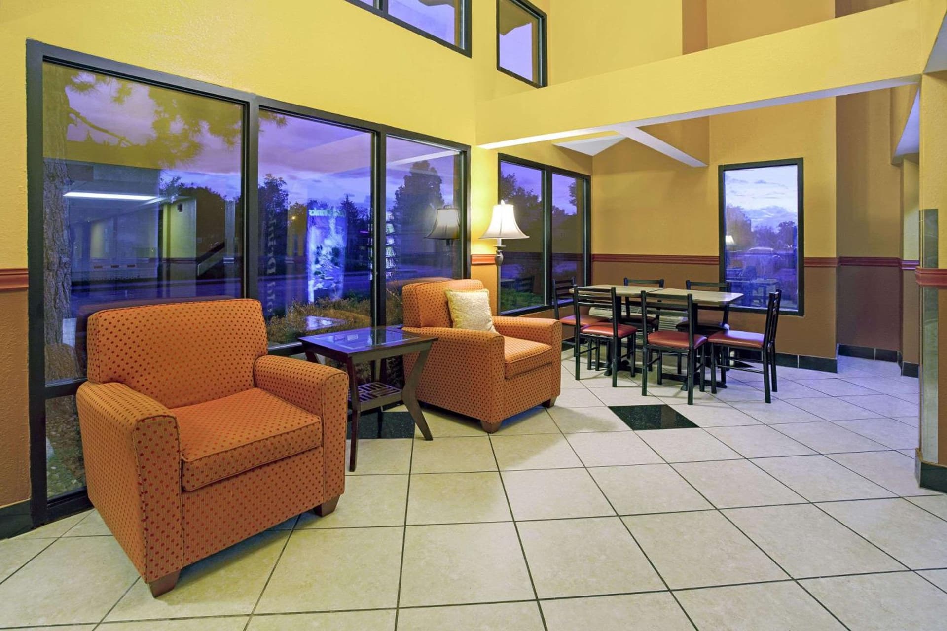 Super 8 by Wyndham Denver Stapleton property views in Denver, CO — gallery photo 3