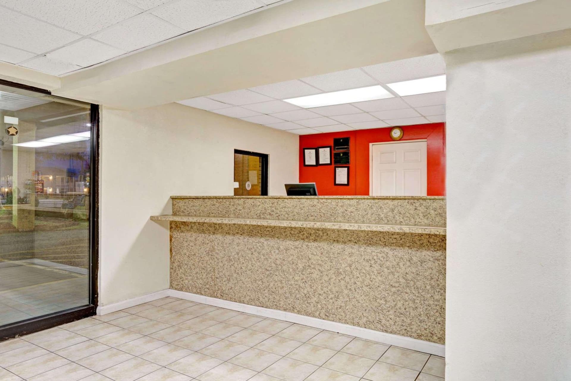 Super 8 by Wyndham Fredericksburg gallery photo in Fredericksburg, VA — image 17