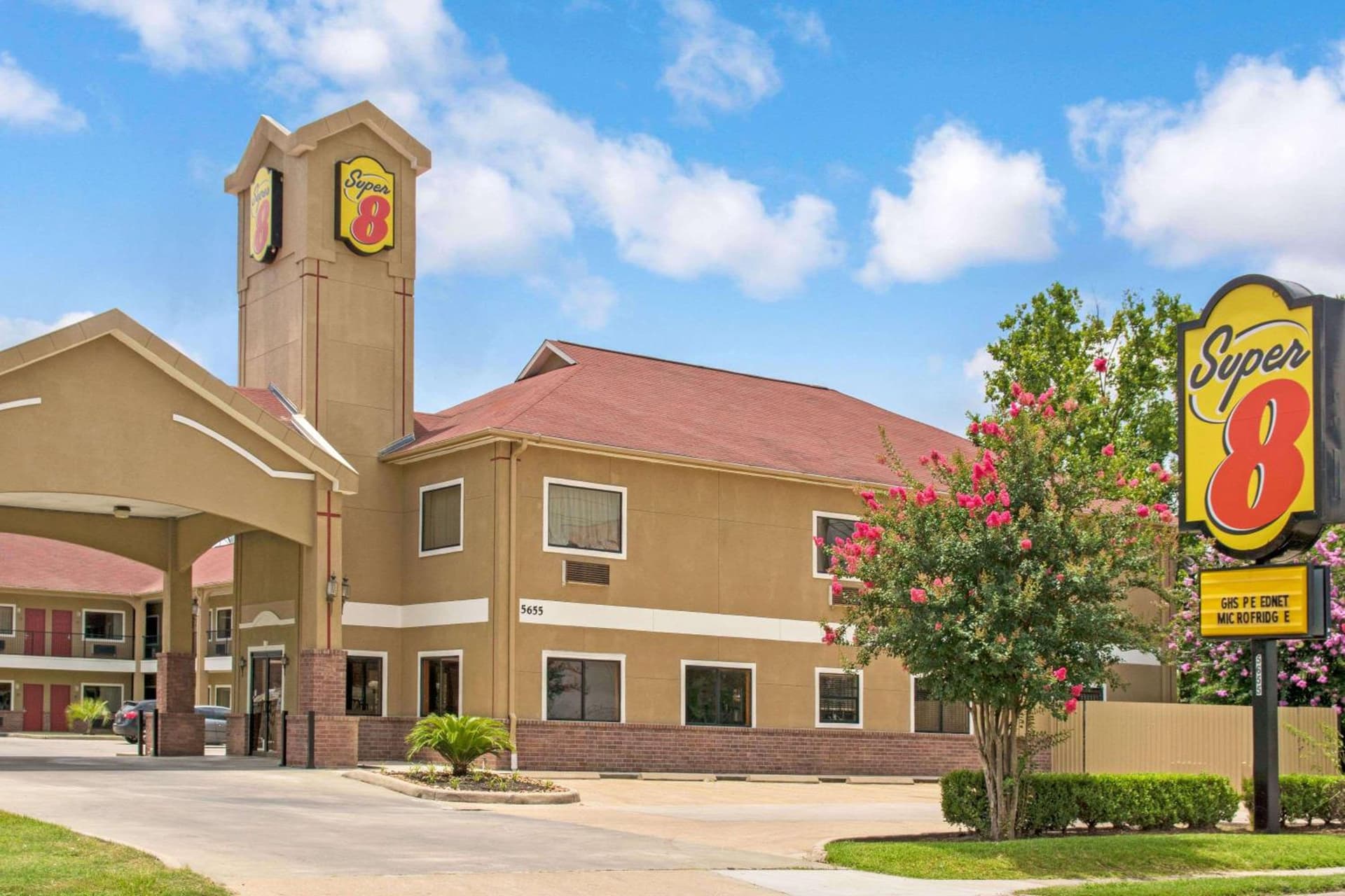 Super 8 by Wyndham Houston/Brookhollow NW interior in Houston, TX — gallery photo 2