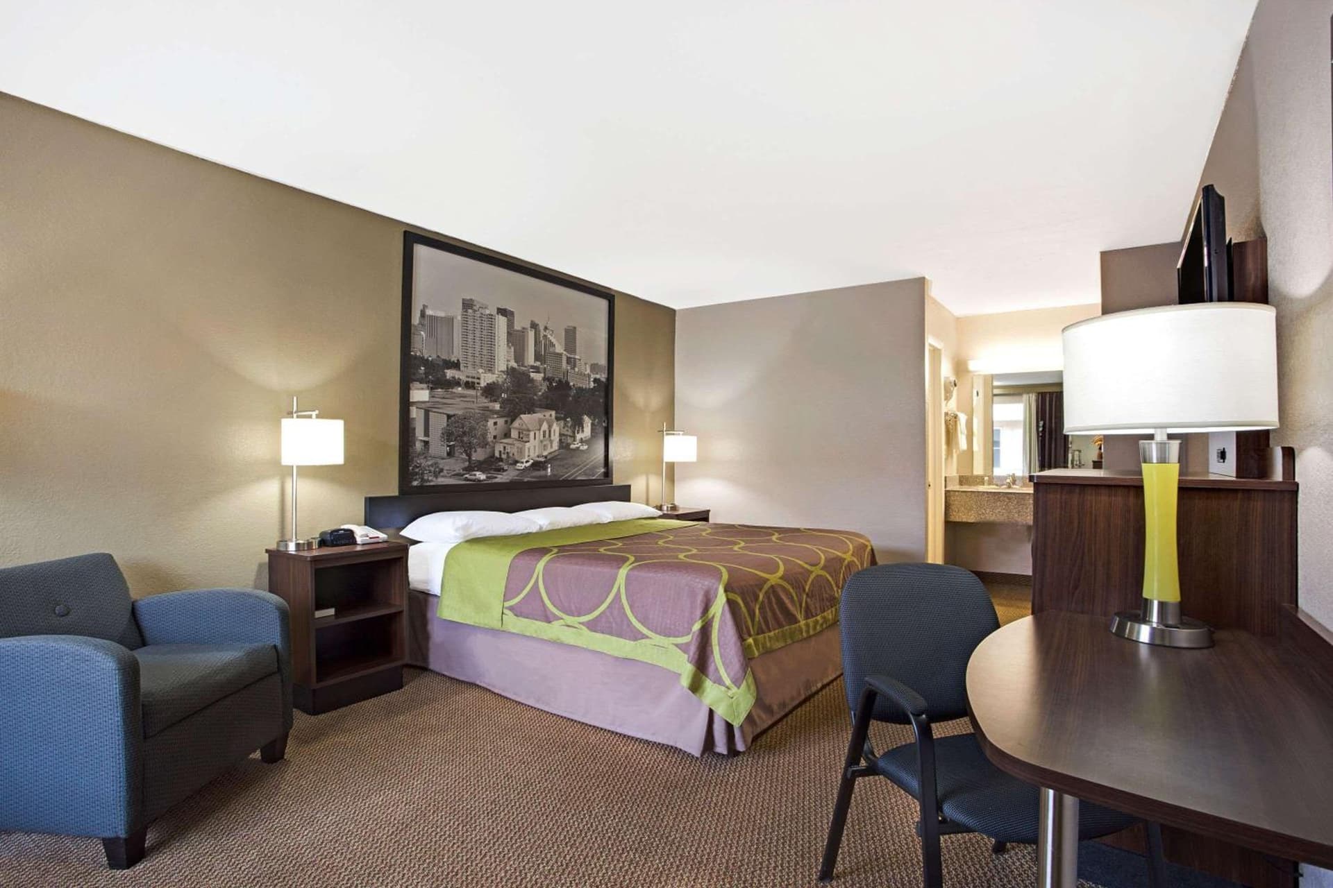 Super 8 by Wyndham Oklahoma/Frontier City interior in Edmond, OK — gallery photo 2