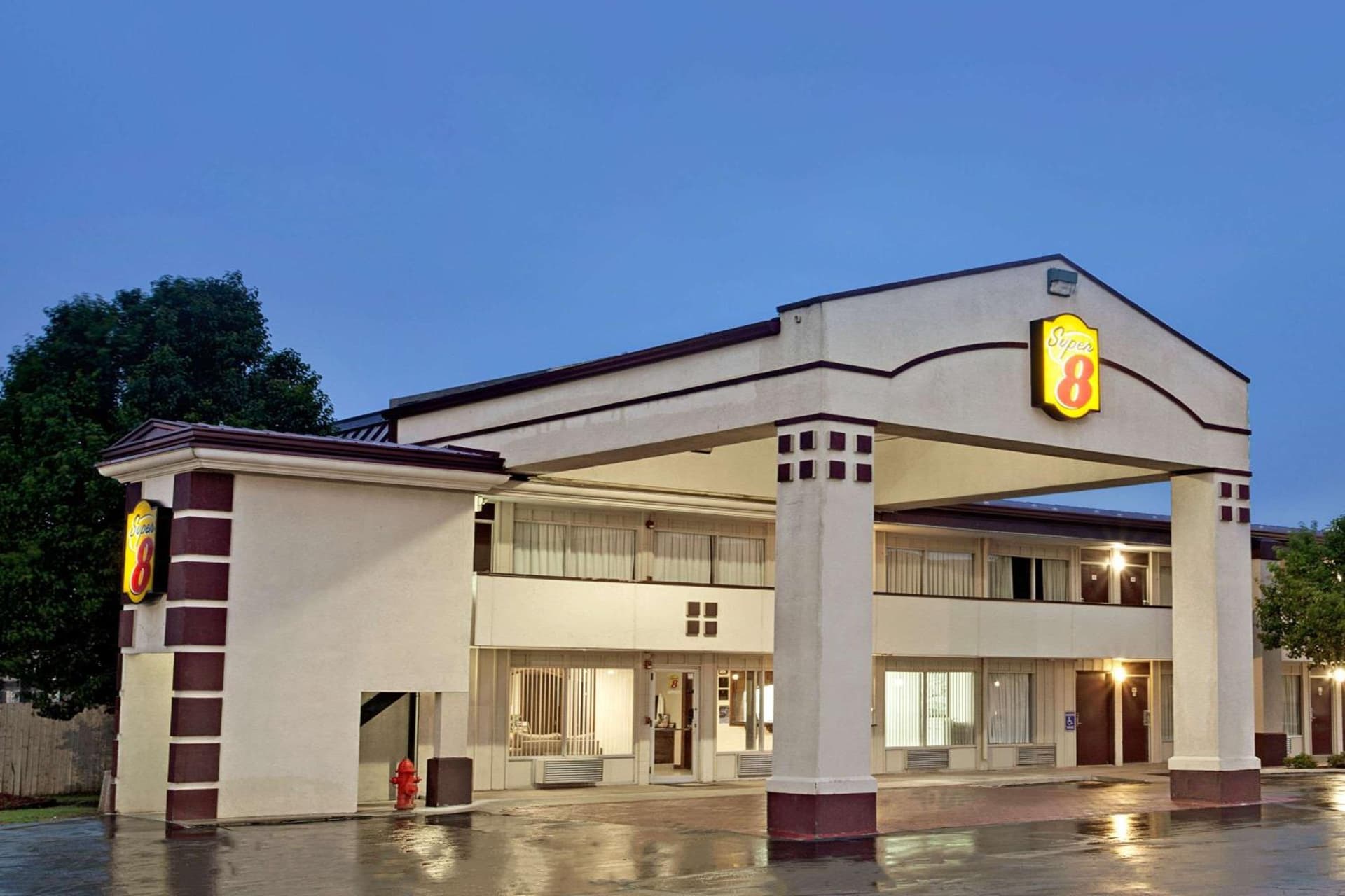 Super 8 by Wyndham Oklahoma/Frontier City property views in Edmond, OK — gallery photo 3