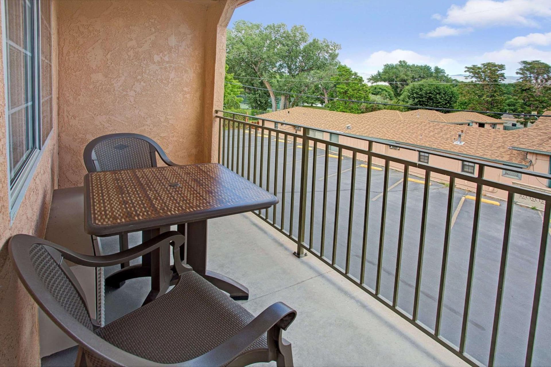 Travelodge by Wyndham Bishop property views in Bishop, CA — gallery photo 3