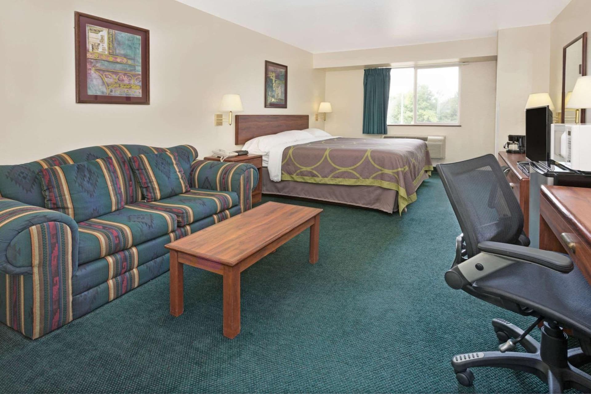 Super 8 by Wyndham Windsor gallery photo in Windsor, CO — image 31