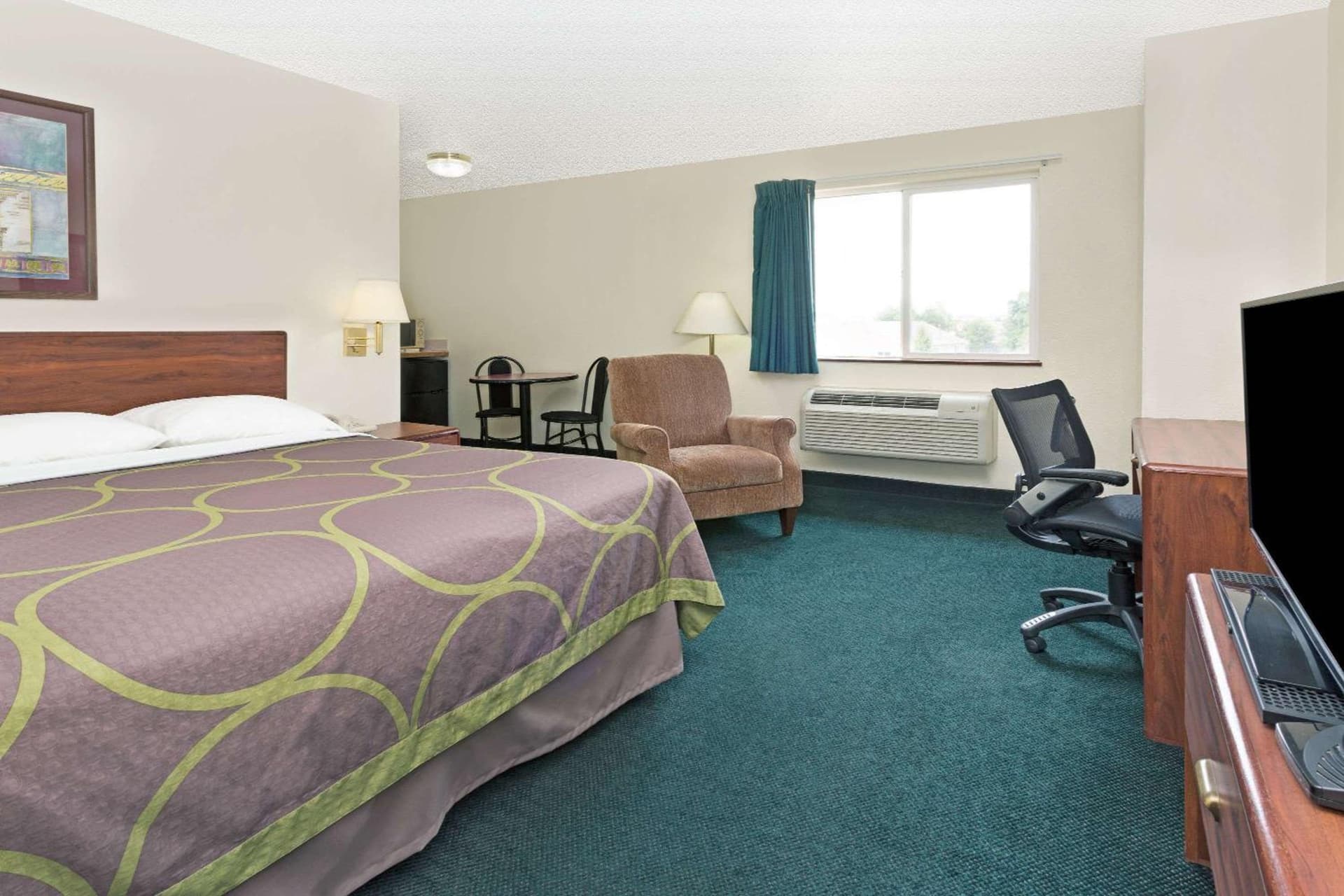 Super 8 by Wyndham Windsor gallery photo in Windsor, CO — image 18