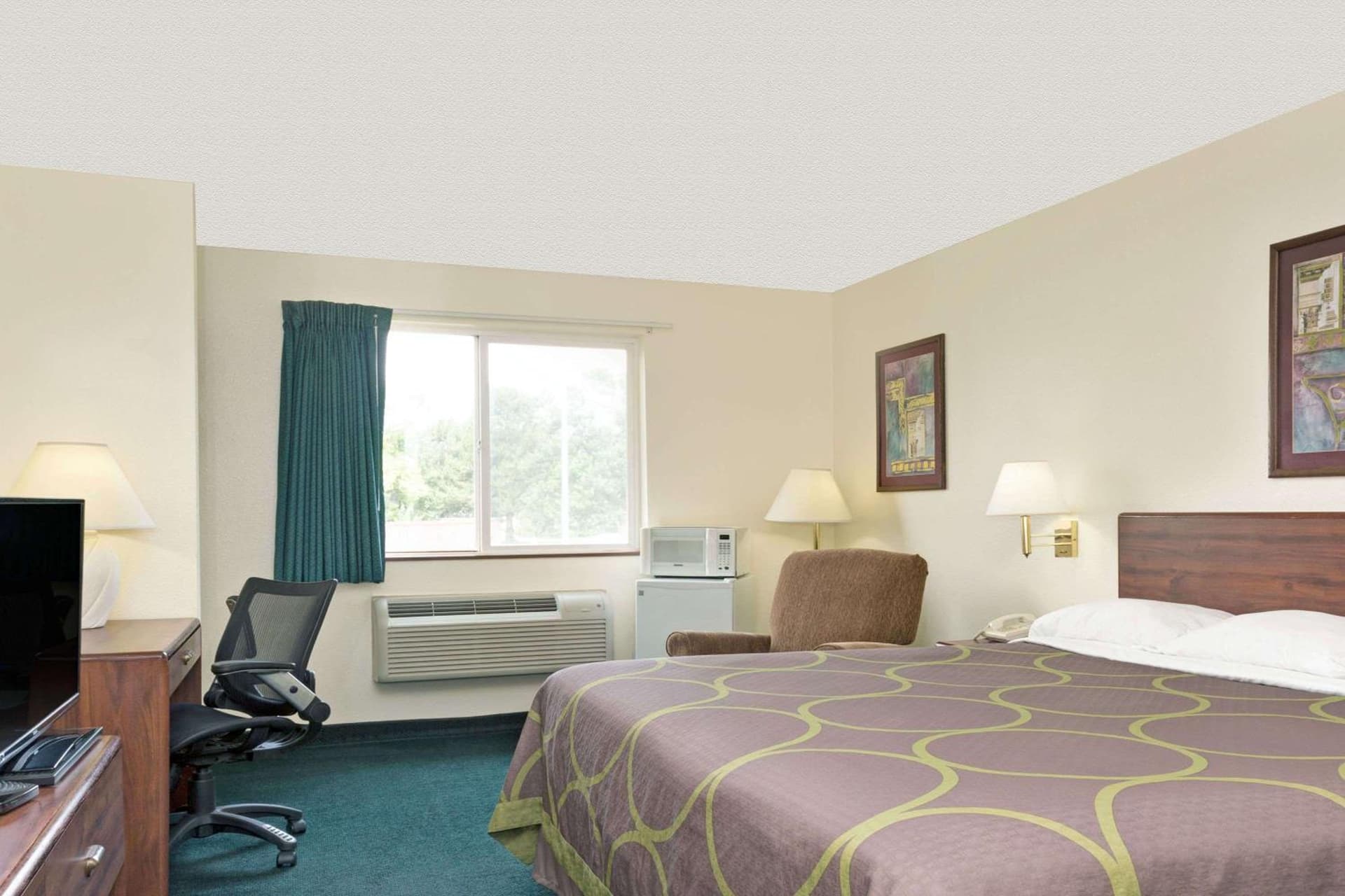 Super 8 by Wyndham Windsor gallery photo in Windsor, CO — image 34