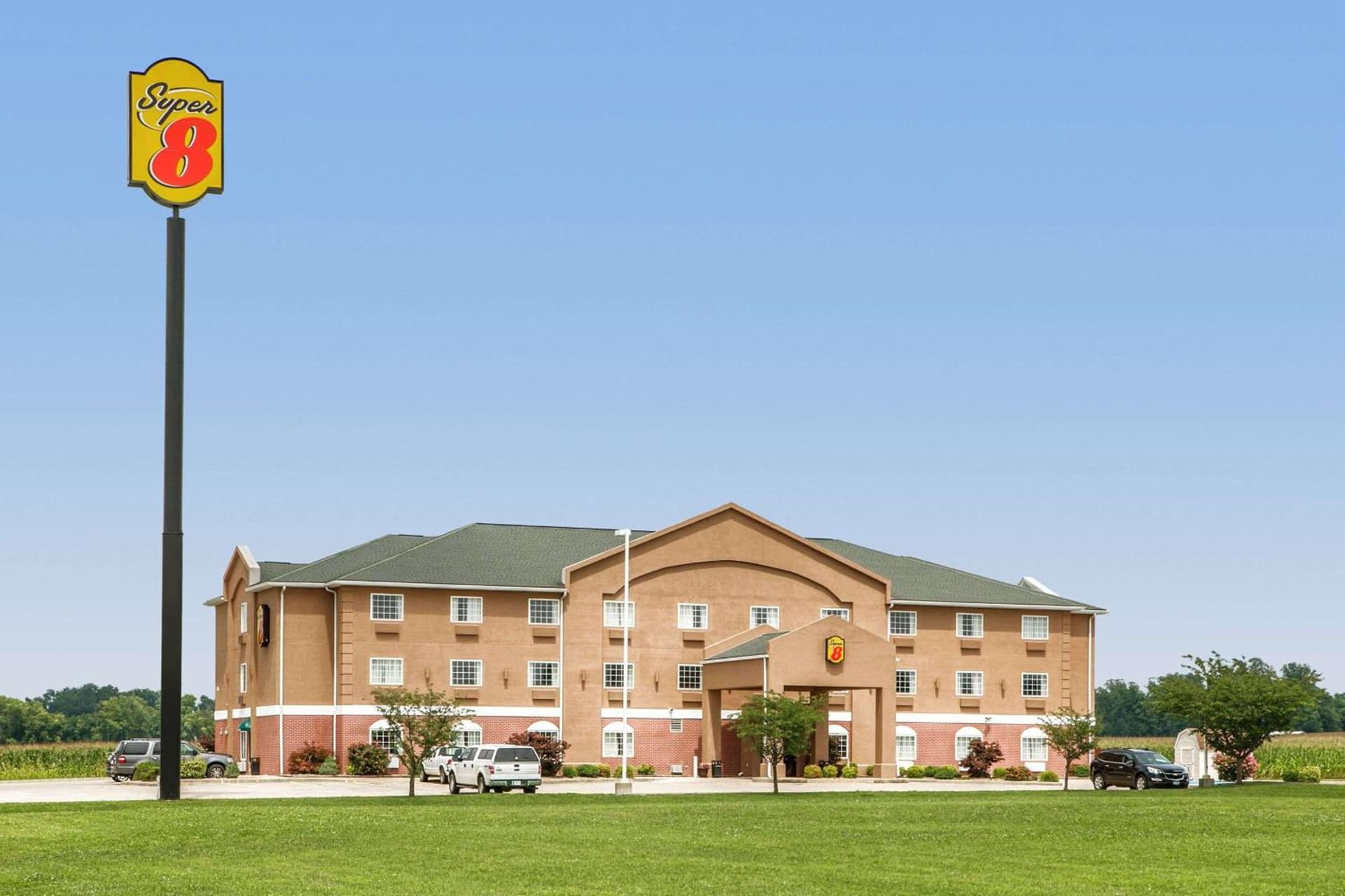Super 8 by Wyndham Grayville featured exterior or lobby in Grayville, IL — similar hotel