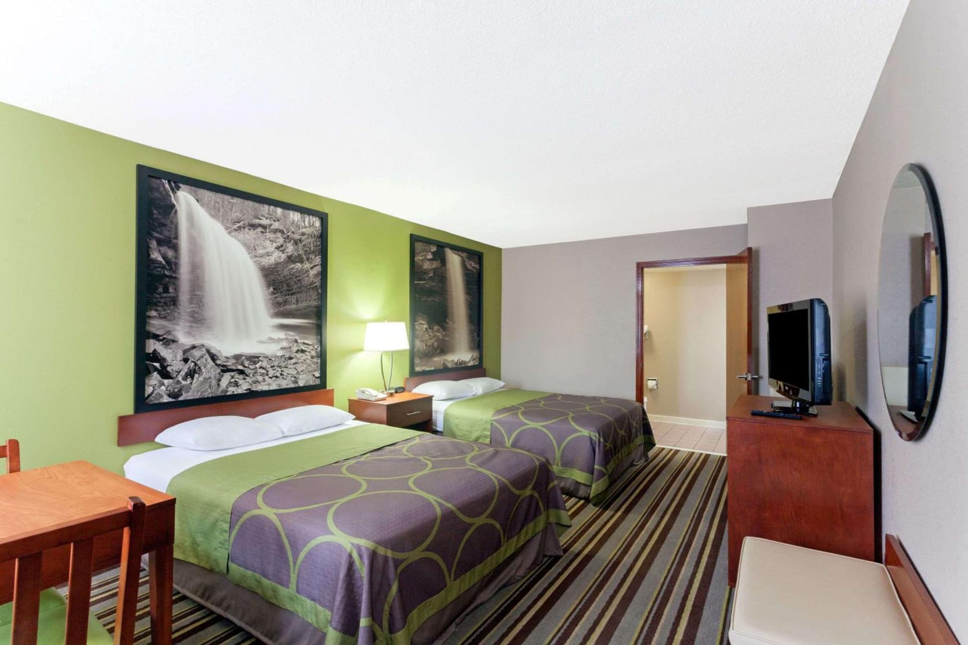 Super 8 by Wyndham Clarksville Northeast gallery photo in Clarksville, TN — image 9
