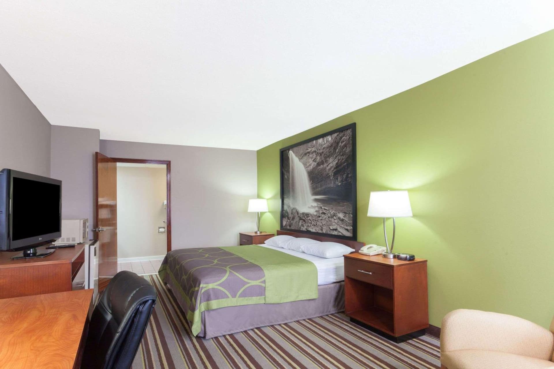 Super 8 by Wyndham Clarksville Northeast gallery photo in Clarksville, TN — image 10