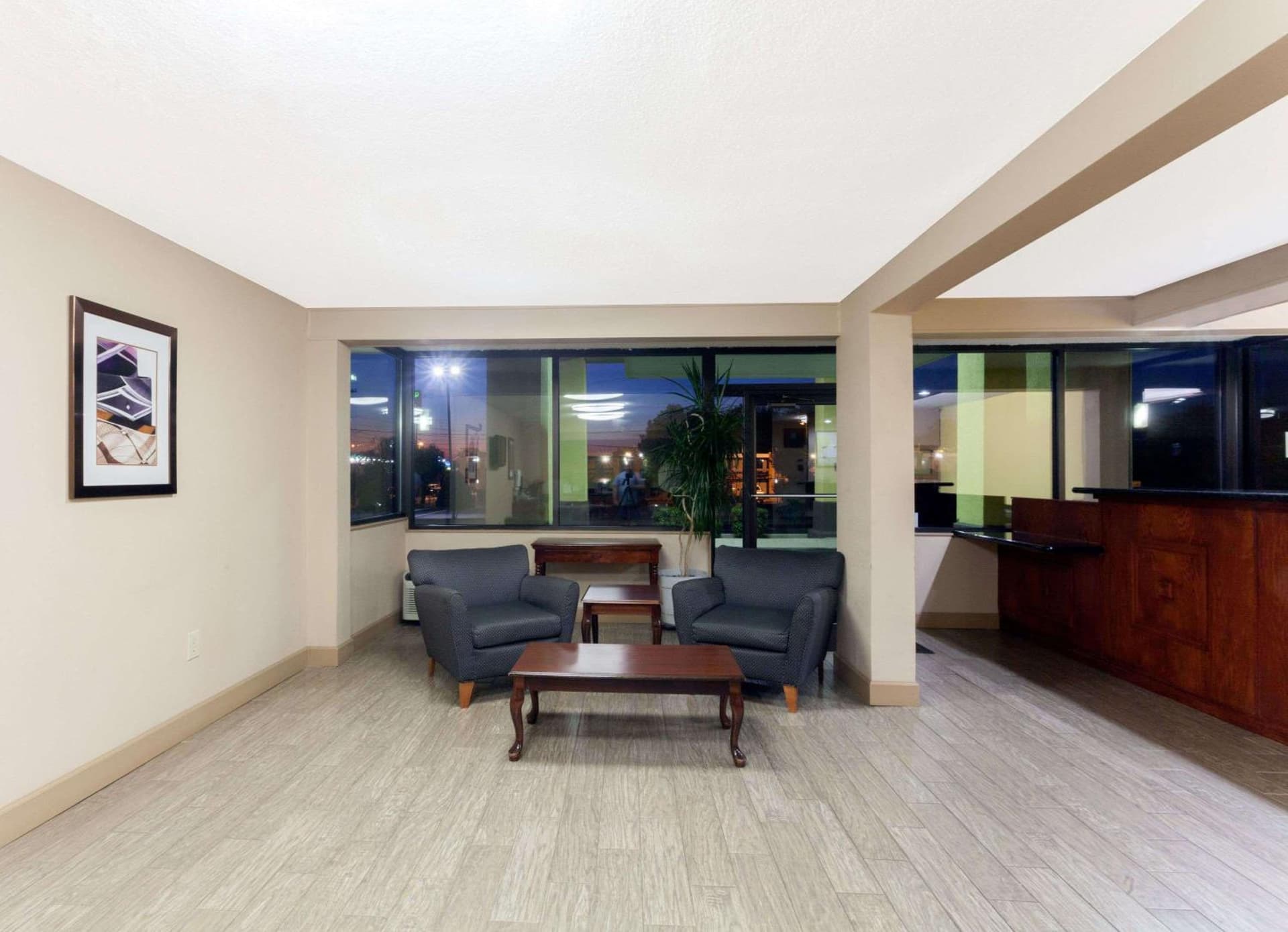 Super 8 by Wyndham Clarksville Northeast interior in Clarksville, TN — gallery photo 2
