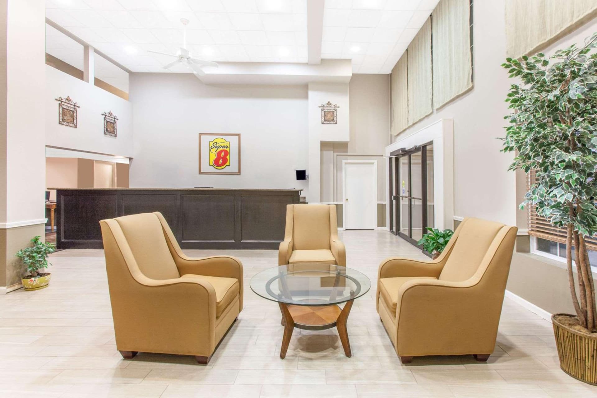 Super 8 by Wyndham Oklahoma City property views in Oklahoma City, OK — gallery photo 3