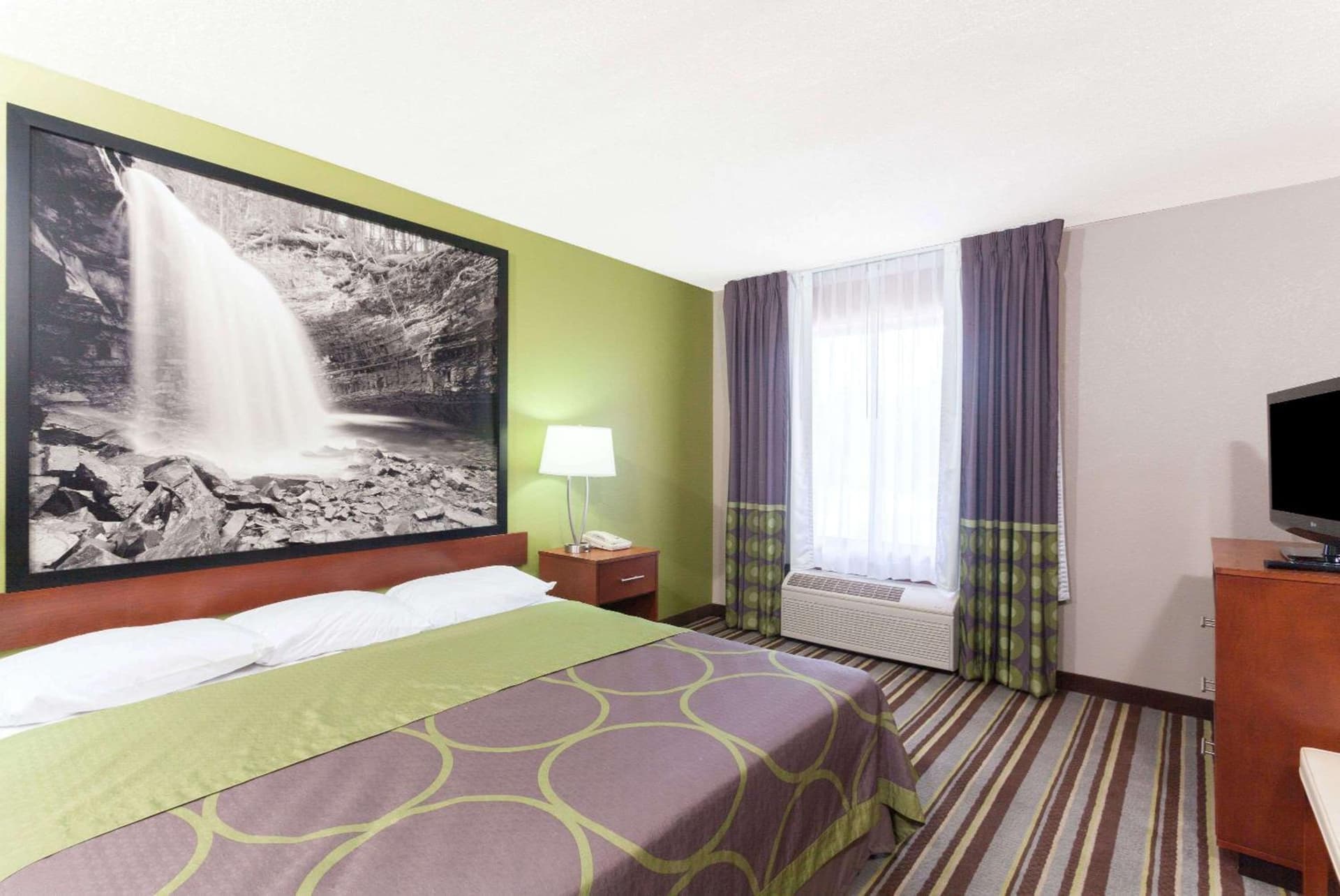 Super 8 by Wyndham Clarksville Northeast property views in Clarksville, TN — gallery photo 3