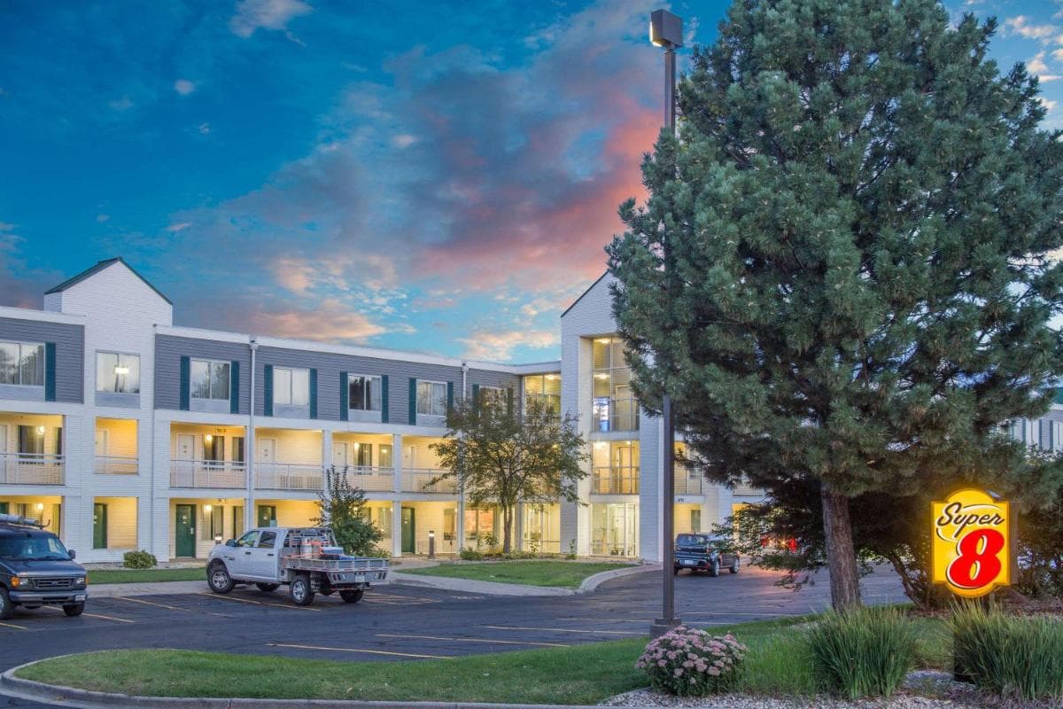 Super 8 by Wyndham Madison East property views in Madison, WI — gallery photo 3