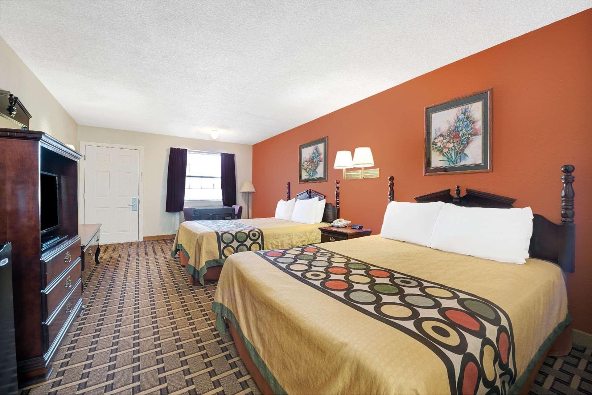 Super 8 by Wyndham Dallas South property views in Dallas, TX — gallery photo 3