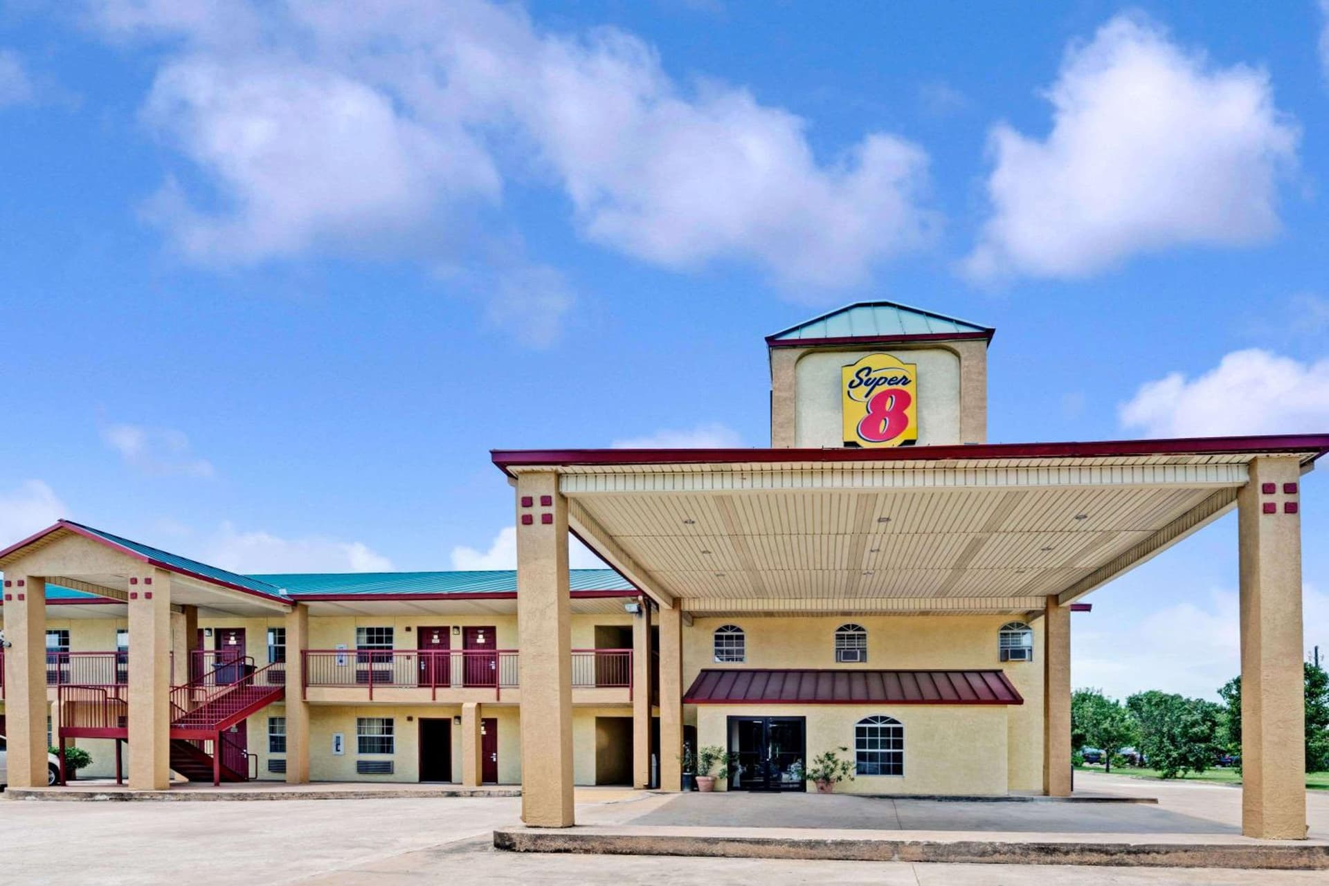 Super 8 by Wyndham Dallas South — hotel in Dallas, Texas