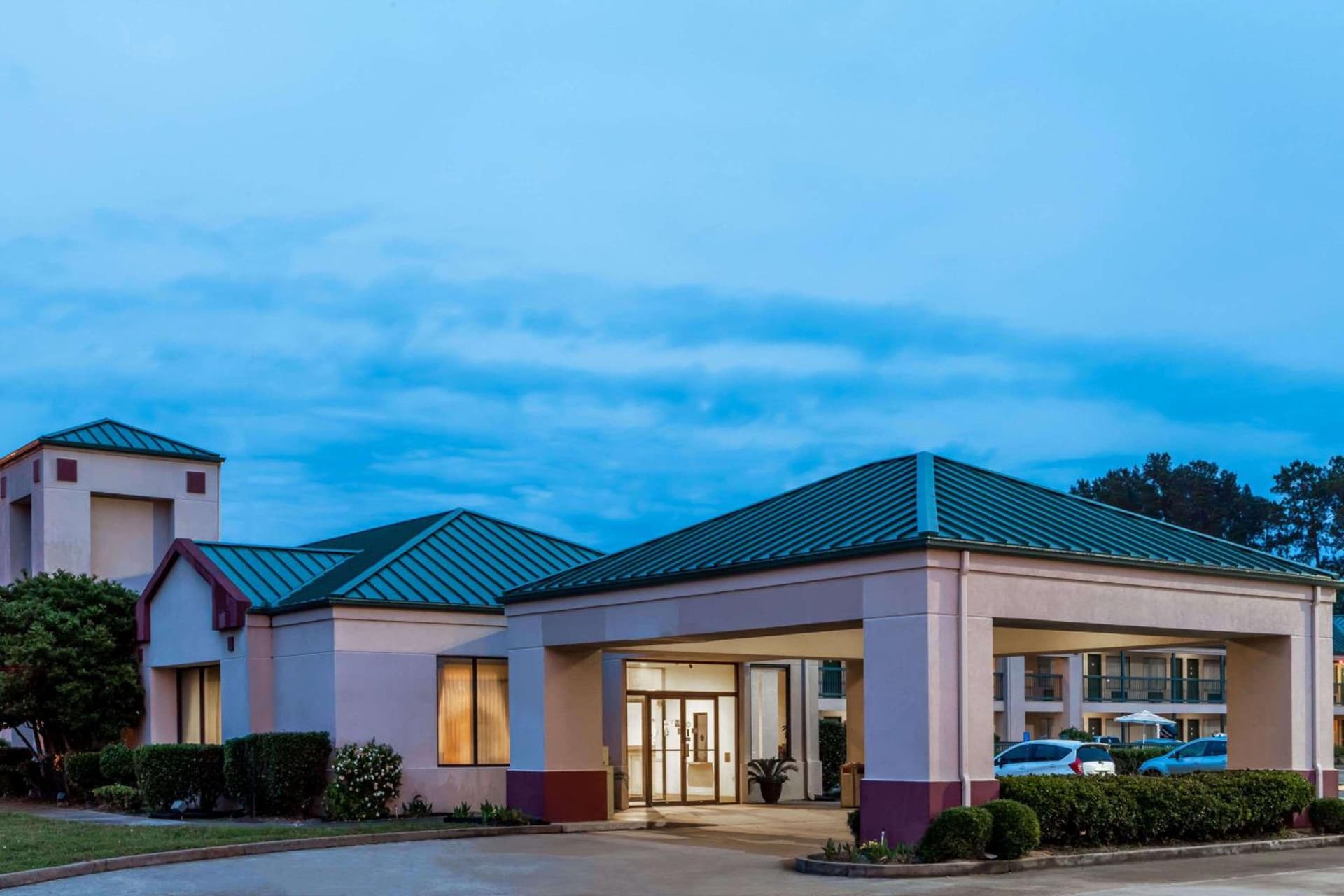 Super 8 by Wyndham Jasper TX interior in Jasper, TX — gallery photo 2