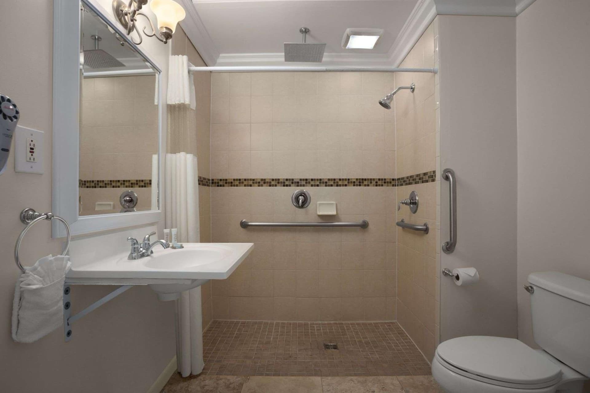 Quality Inn & Suites Santa Maria gallery photo in Santa Maria, CA — image 80