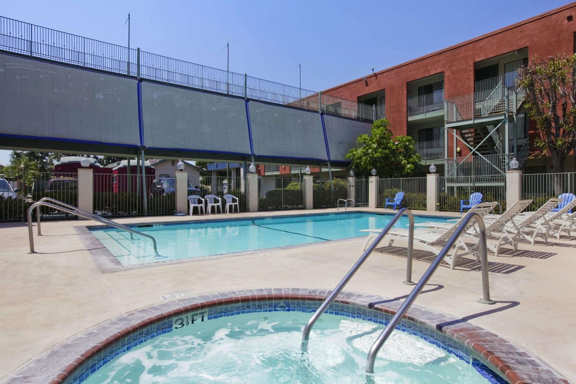 Travelodge Inn & Suites by Wyndham Anaheim on Disneyland Dr gallery photo in Anaheim, CA — image 15
