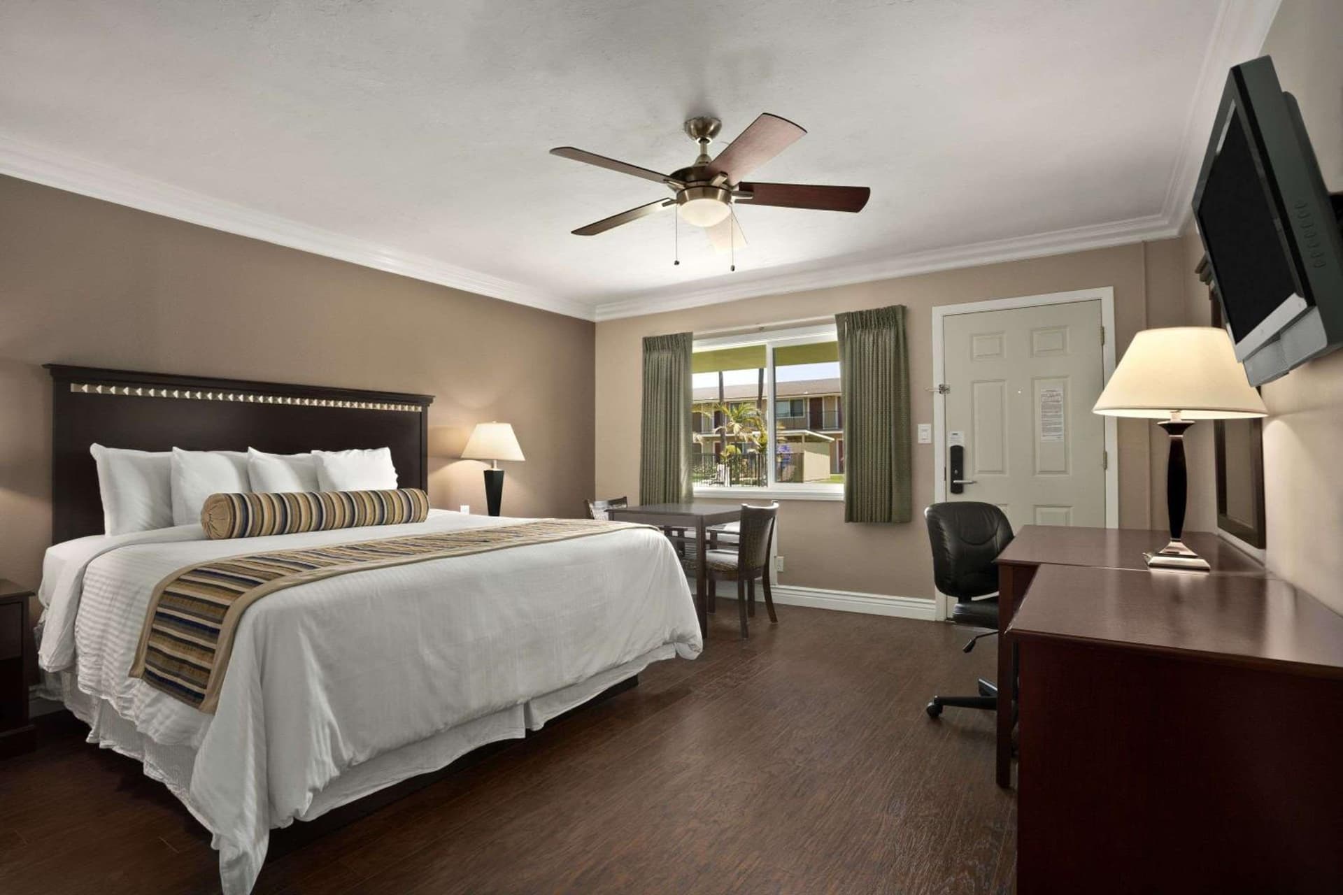 Quality Inn & Suites Santa Maria gallery photo in Santa Maria, CA — image 100