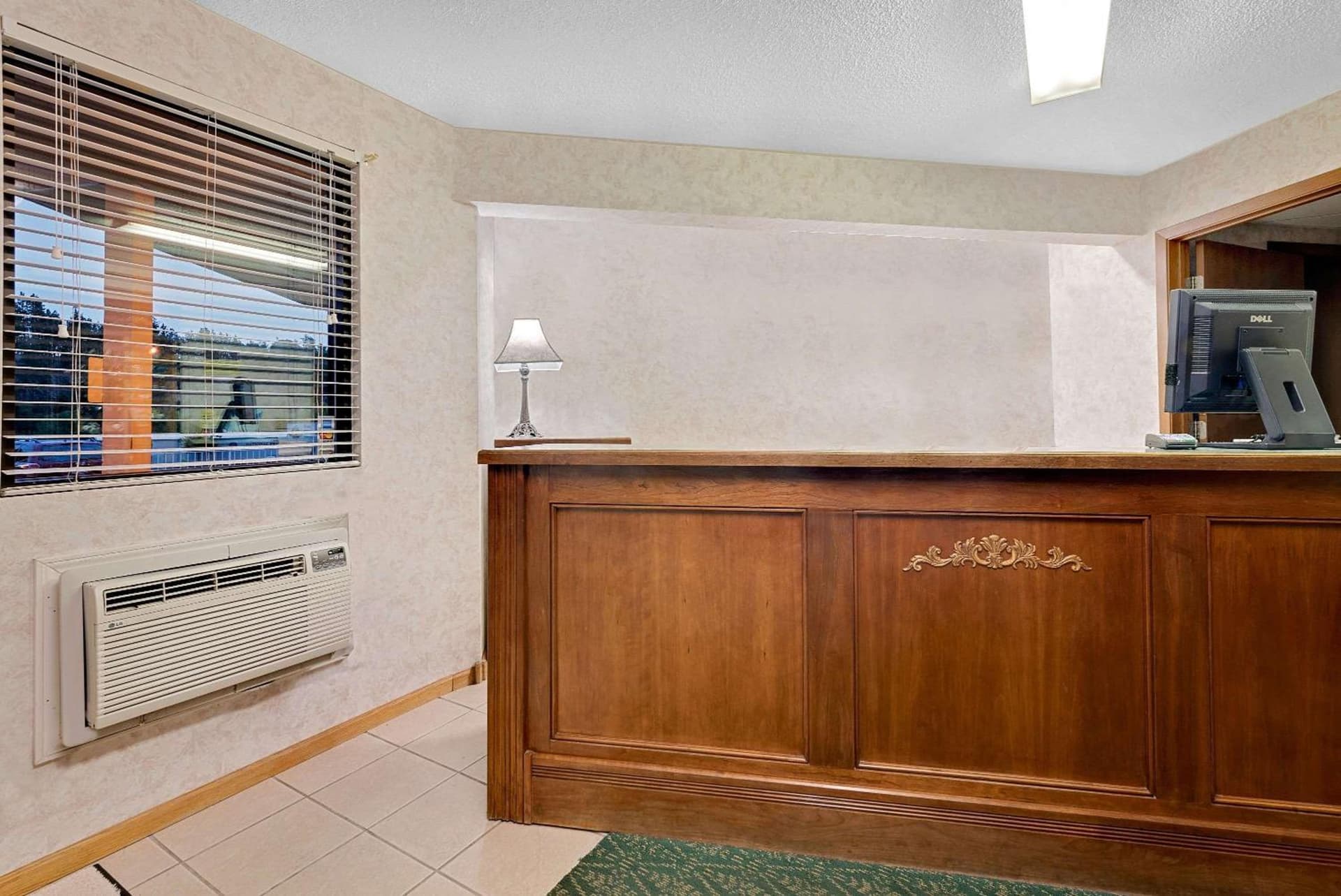 Super 8 by Wyndham Keystone/Mt. Rushmore interior in Keystone, SD — gallery photo 2
