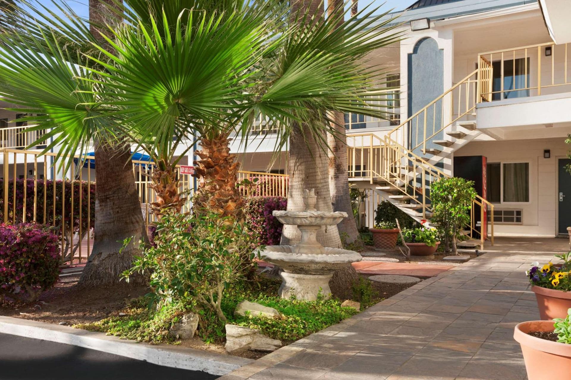 Travelodge by Wyndham Bakersfield property views in Bakersfield, CA — gallery photo 3