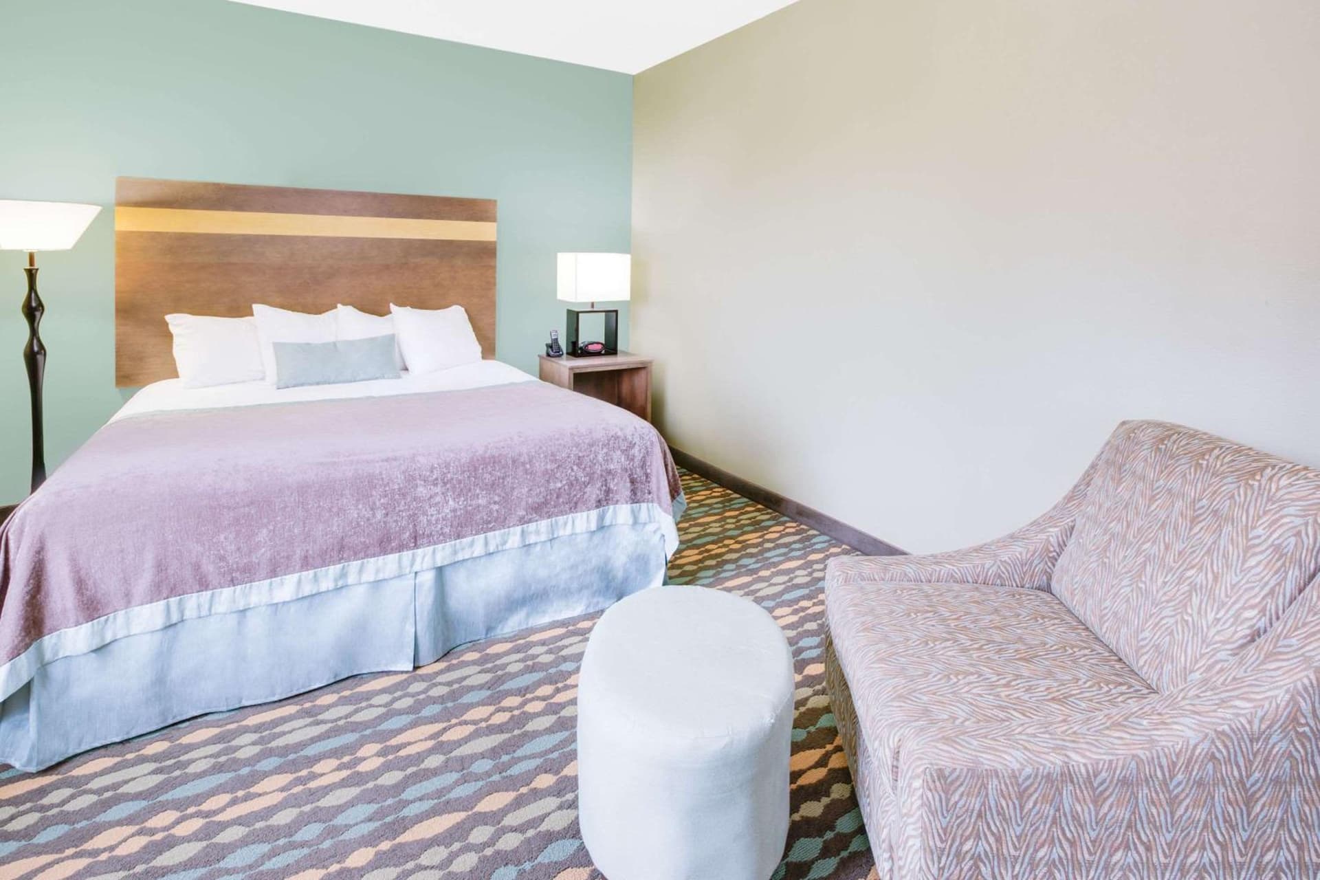 Wingate by Wyndham Bossier City interior in Bossier City, LA — gallery photo 2