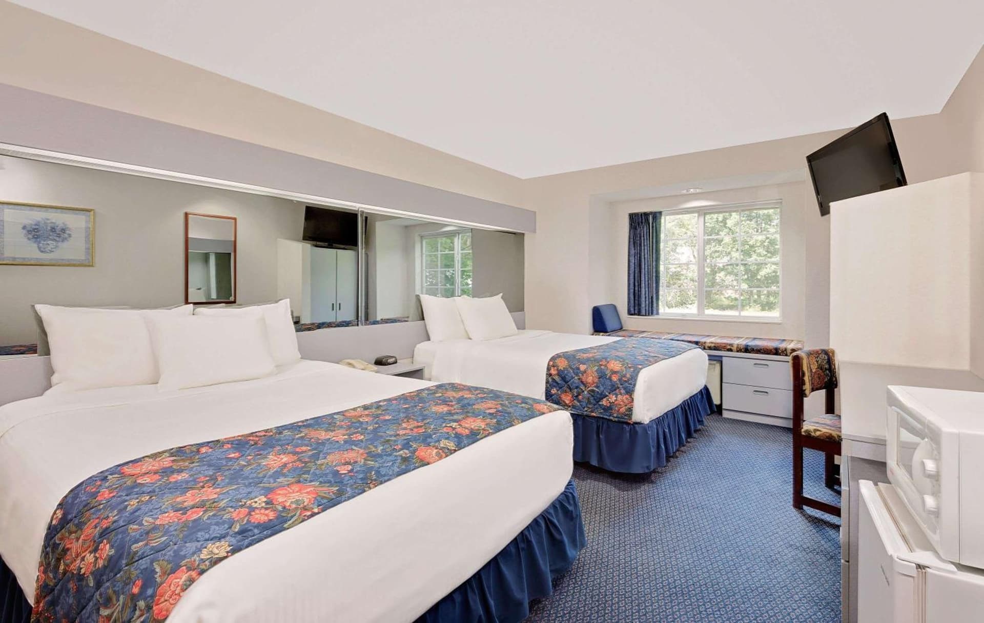 Microtel Inn & Suites by Wyndham Hagerstown by I-81 gallery photo in Hagerstown, MD — image 13
