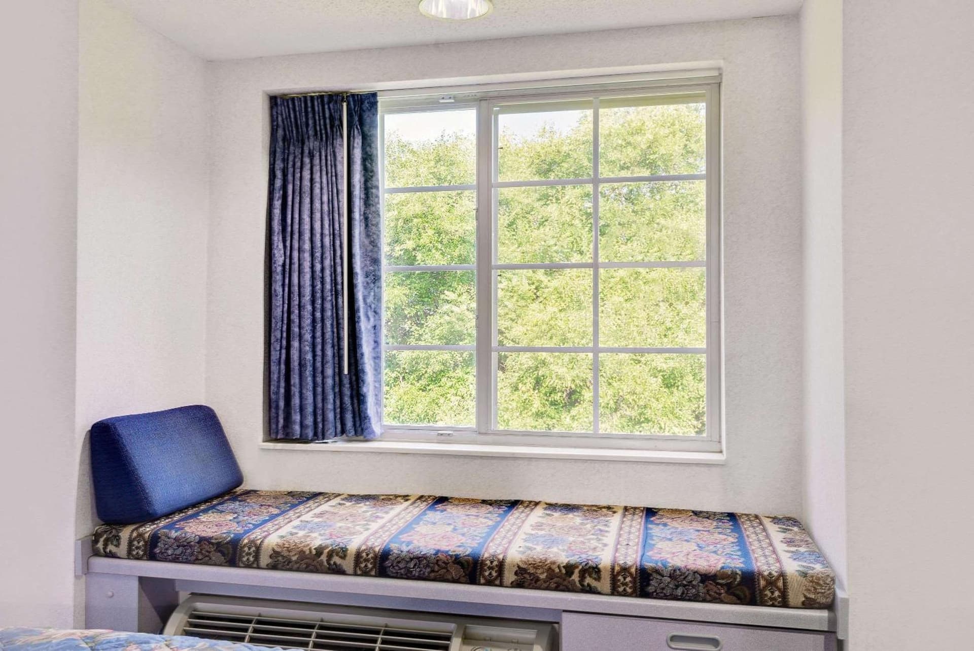 Microtel Inn & Suites by Wyndham Hagerstown by I-81 gallery photo in Hagerstown, MD — image 8