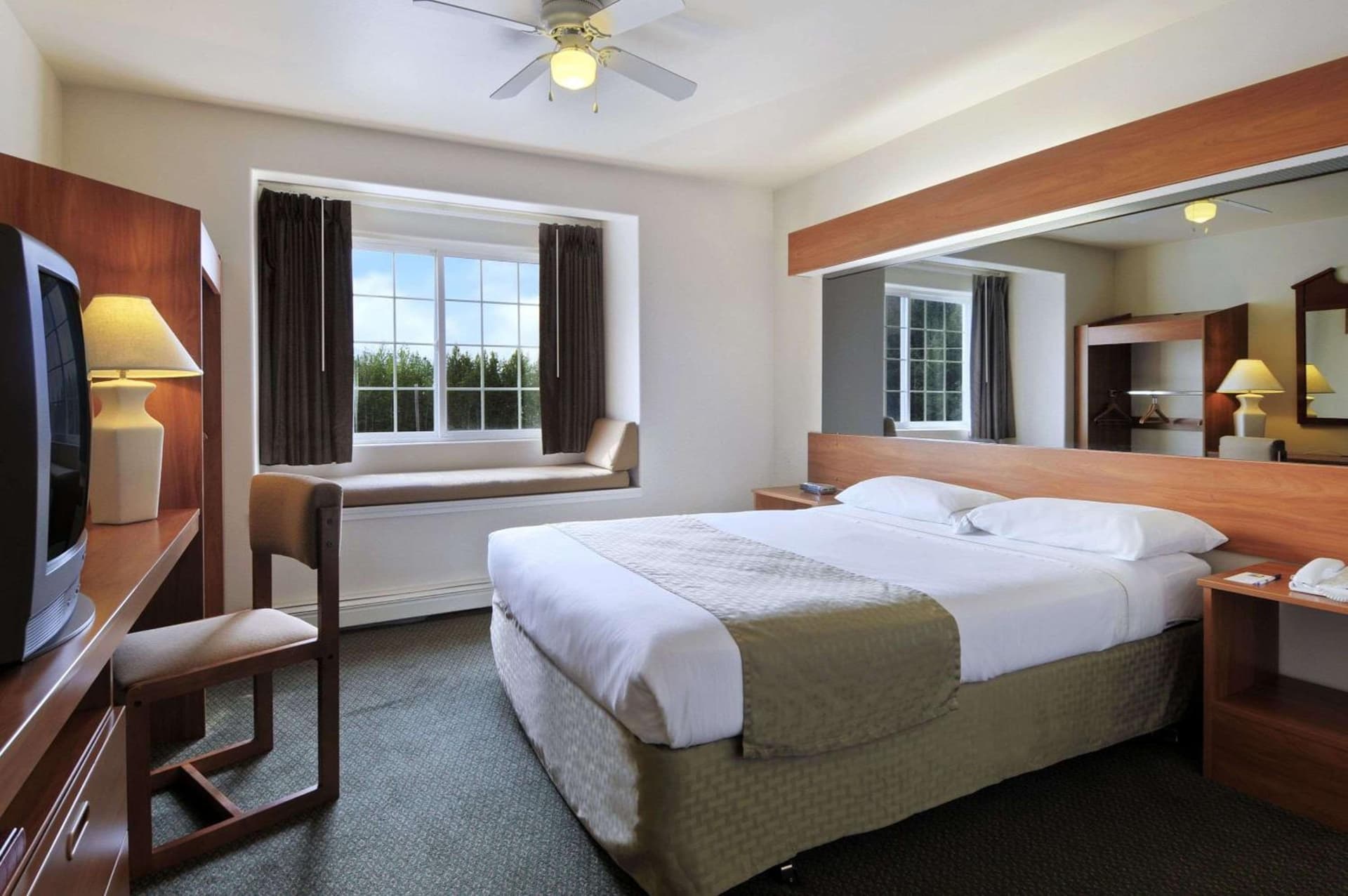 Microtel Inn & Suites by Wyndham Eagle River/Anchorage Area gallery photo in Eagle River, AK — image 6