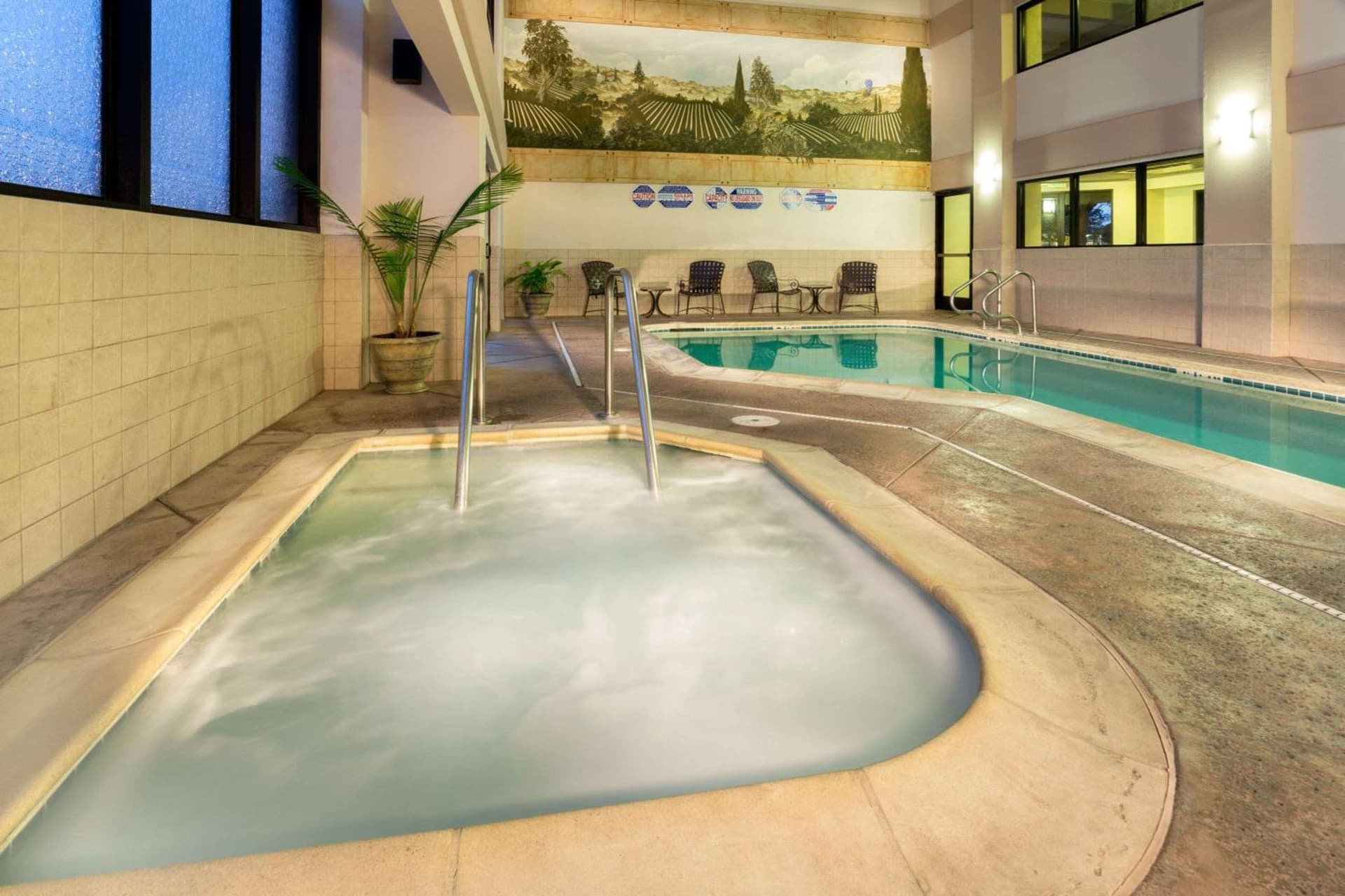 Hawthorn Suites by Wyndham Napa Valley interior in Napa, CA — gallery photo 2