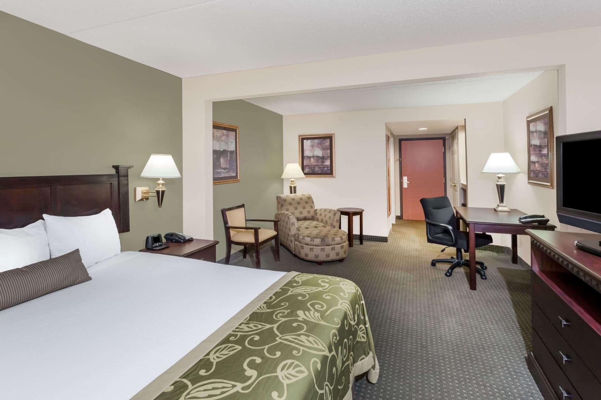 Wingate by Wyndham Peoria - Complimentary Area Shuttle gallery photo in Peoria, IL — image 5