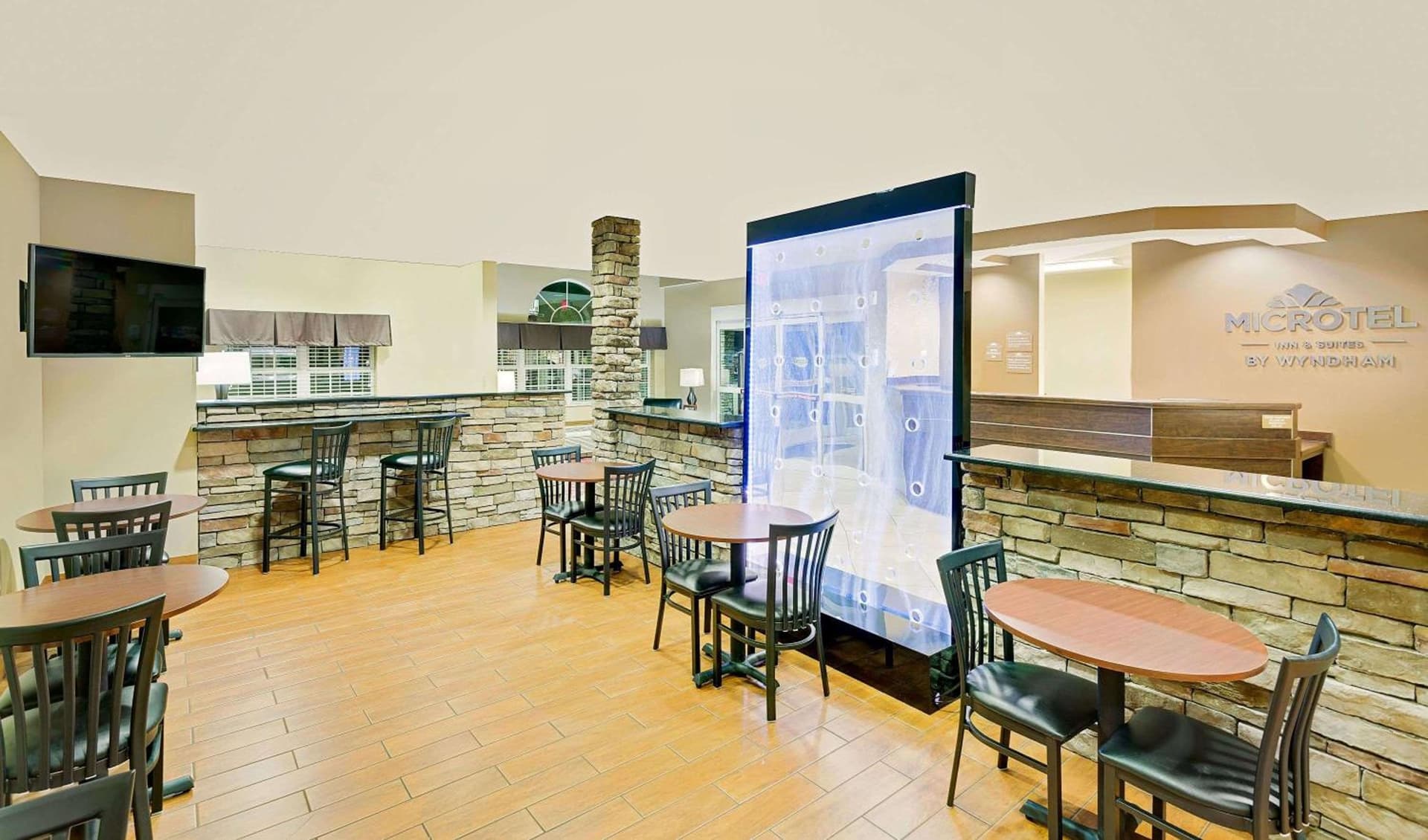 Microtel by Wyndham Perry National Fairground Area I-75 property views in Perry, GA — gallery photo 3