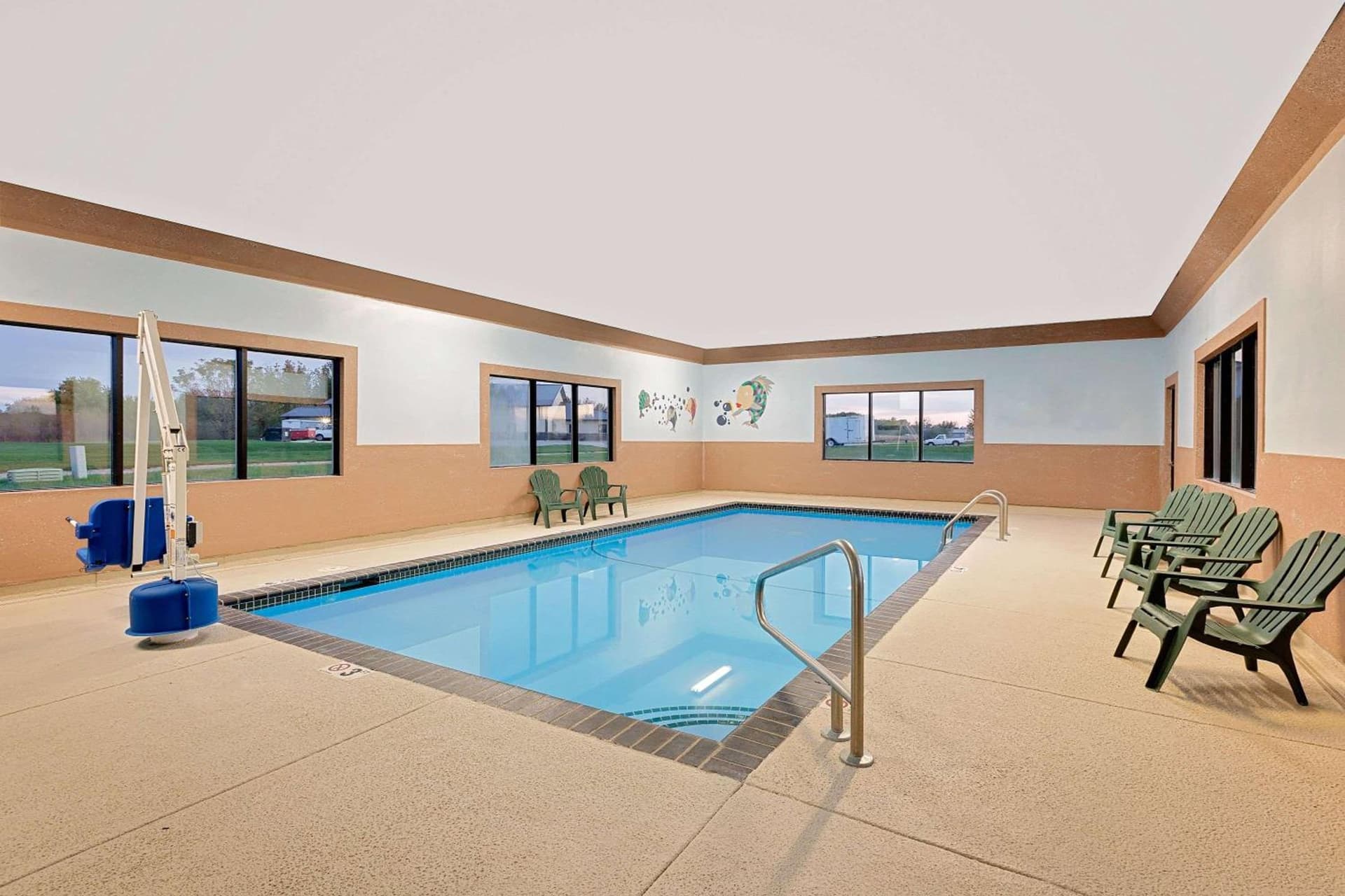 Howard Johnson by Wyndham Waterloo/Cedar Falls property views in Waterloo, IA — gallery photo 3