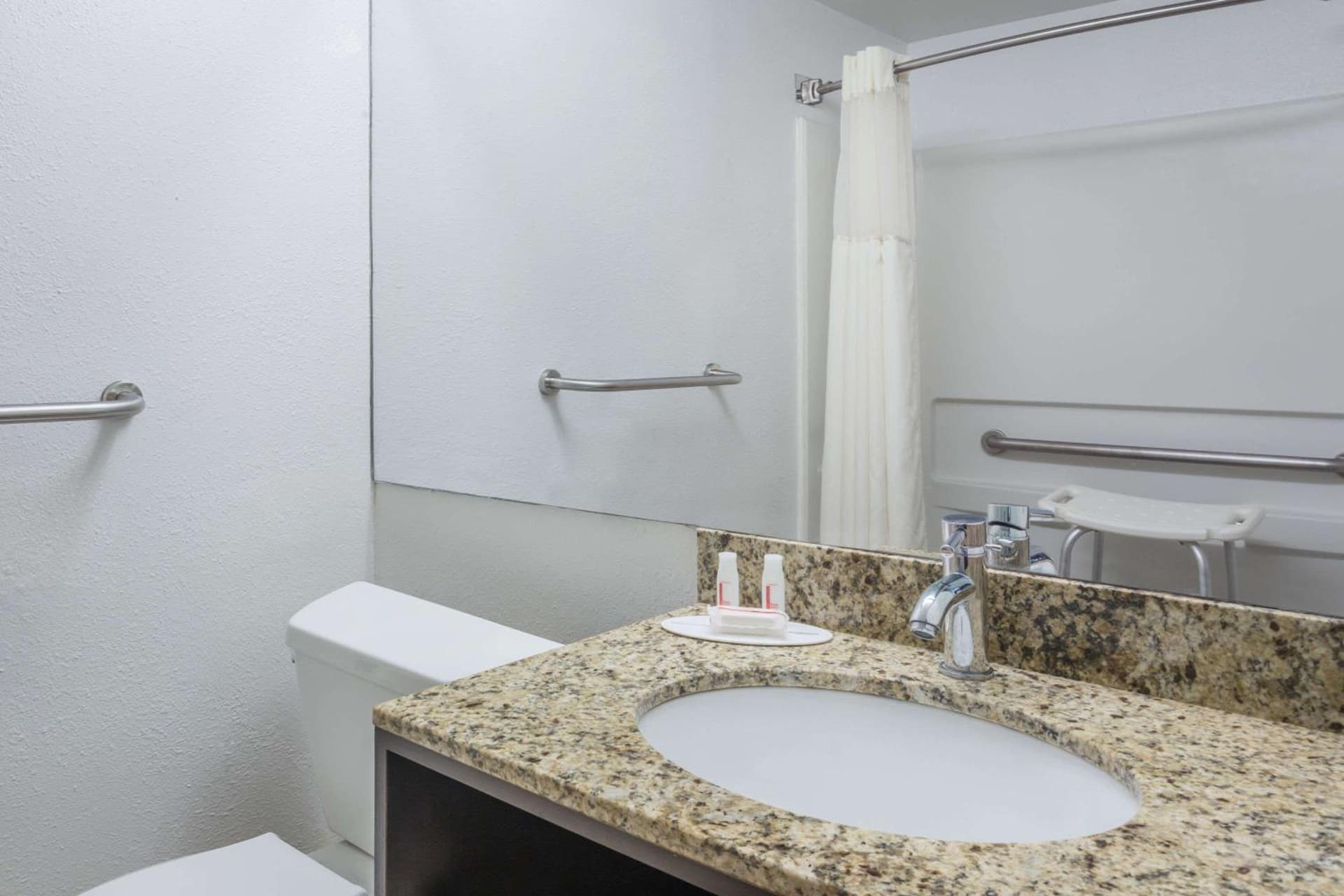 Travelodge by Wyndham Lakeland gallery photo in Lakeland, FL — image 19
