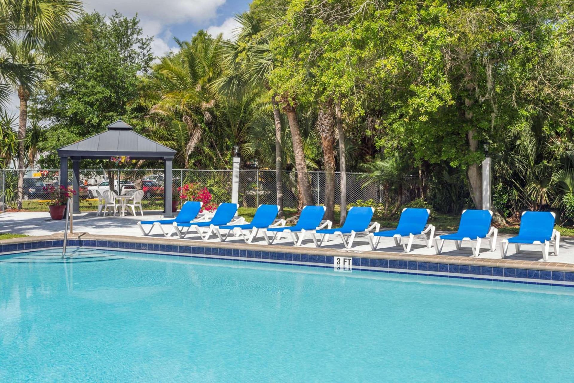 Travelodge by Wyndham Lakeland gallery photo in Lakeland, FL — image 35