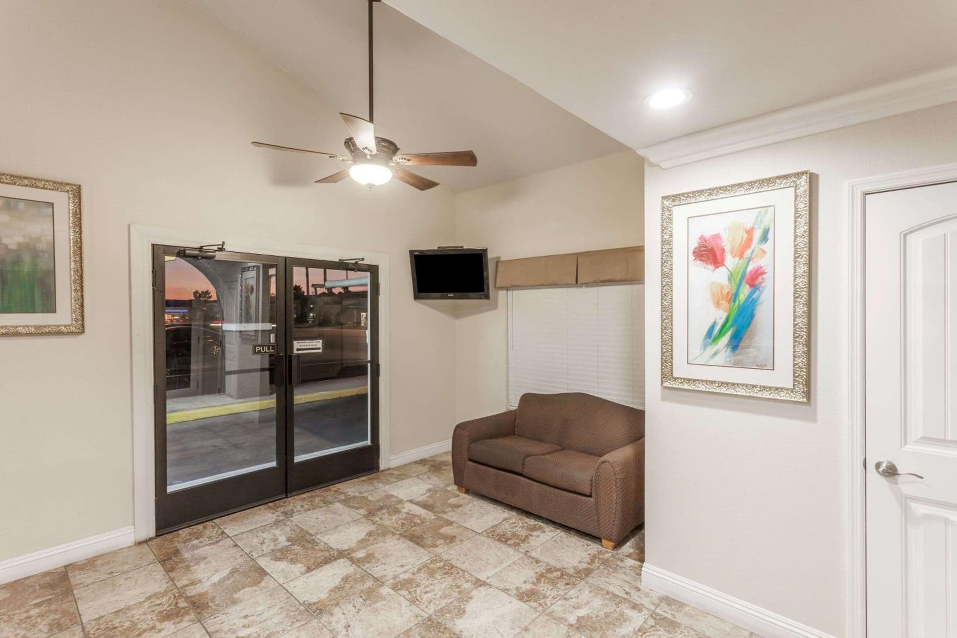 Travelodge by Wyndham Hemet CA property views in Hemet, CA — gallery photo 3