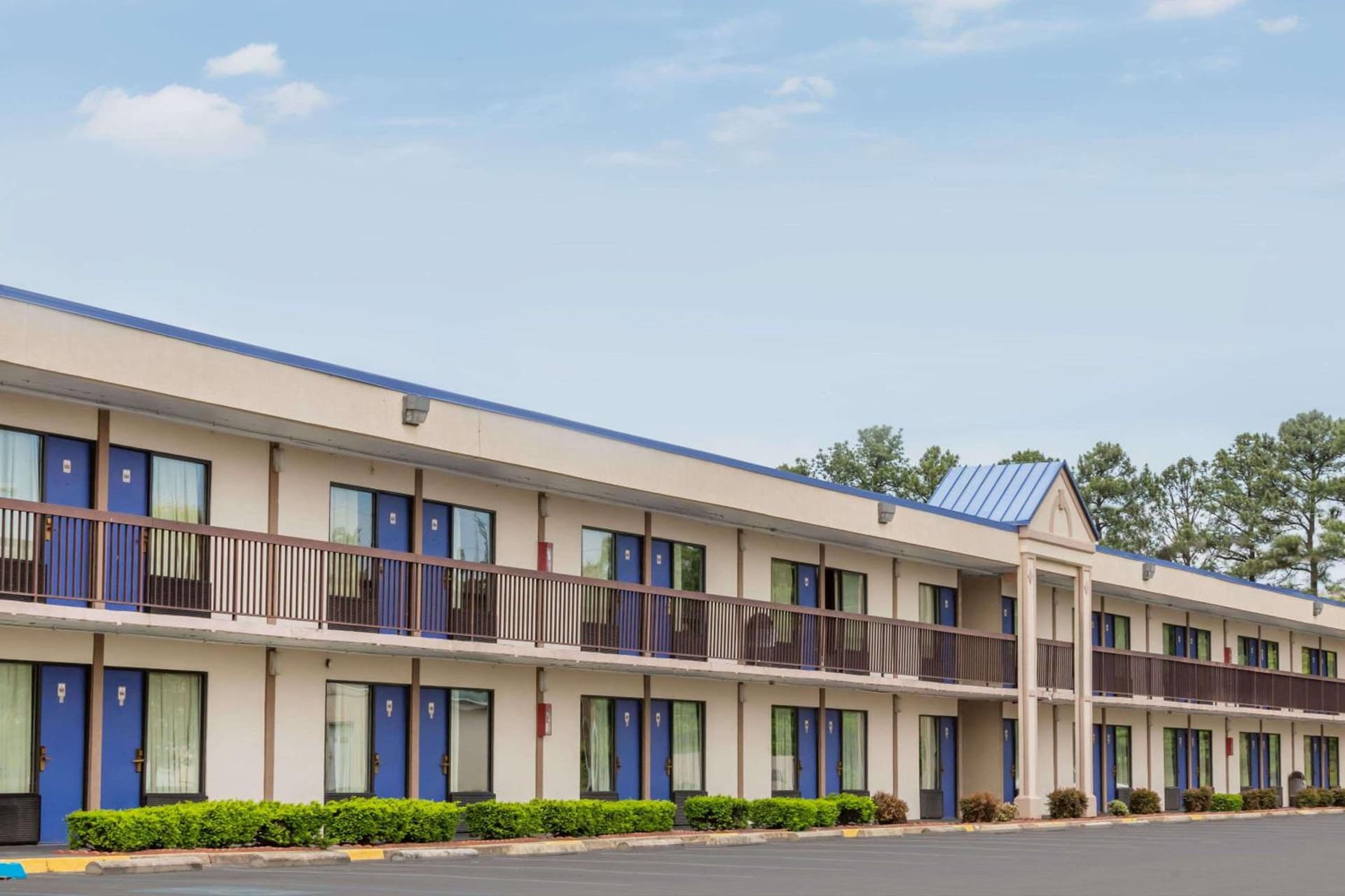 Knights Inn - Fredericksburg featured exterior or lobby in Fredericksburg, VA — similar hotel