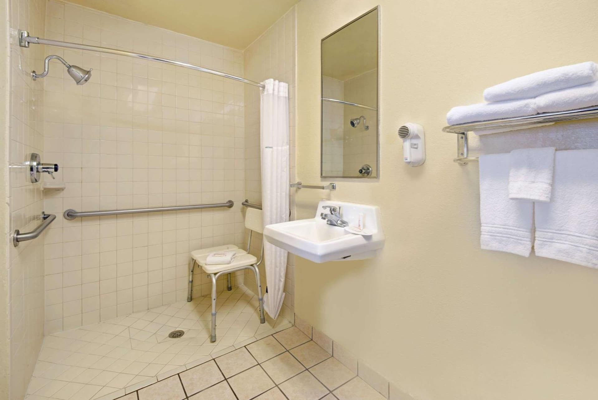 Super 8 by Wyndham El Paso Airport interior in El Paso, TX — gallery photo 2