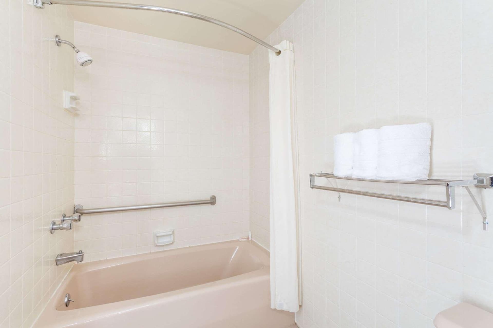 Super 8 by Wyndham Wendover property views in Wendover, UT — gallery photo 3