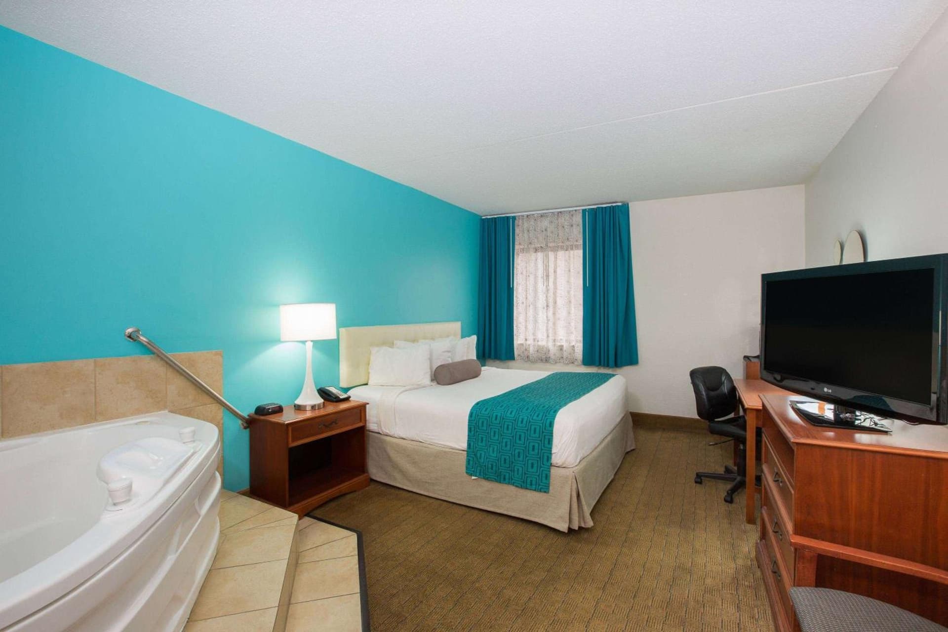 Howard Johnson by Wyndham Evansville East gallery photo in Evansville, IN — image 5