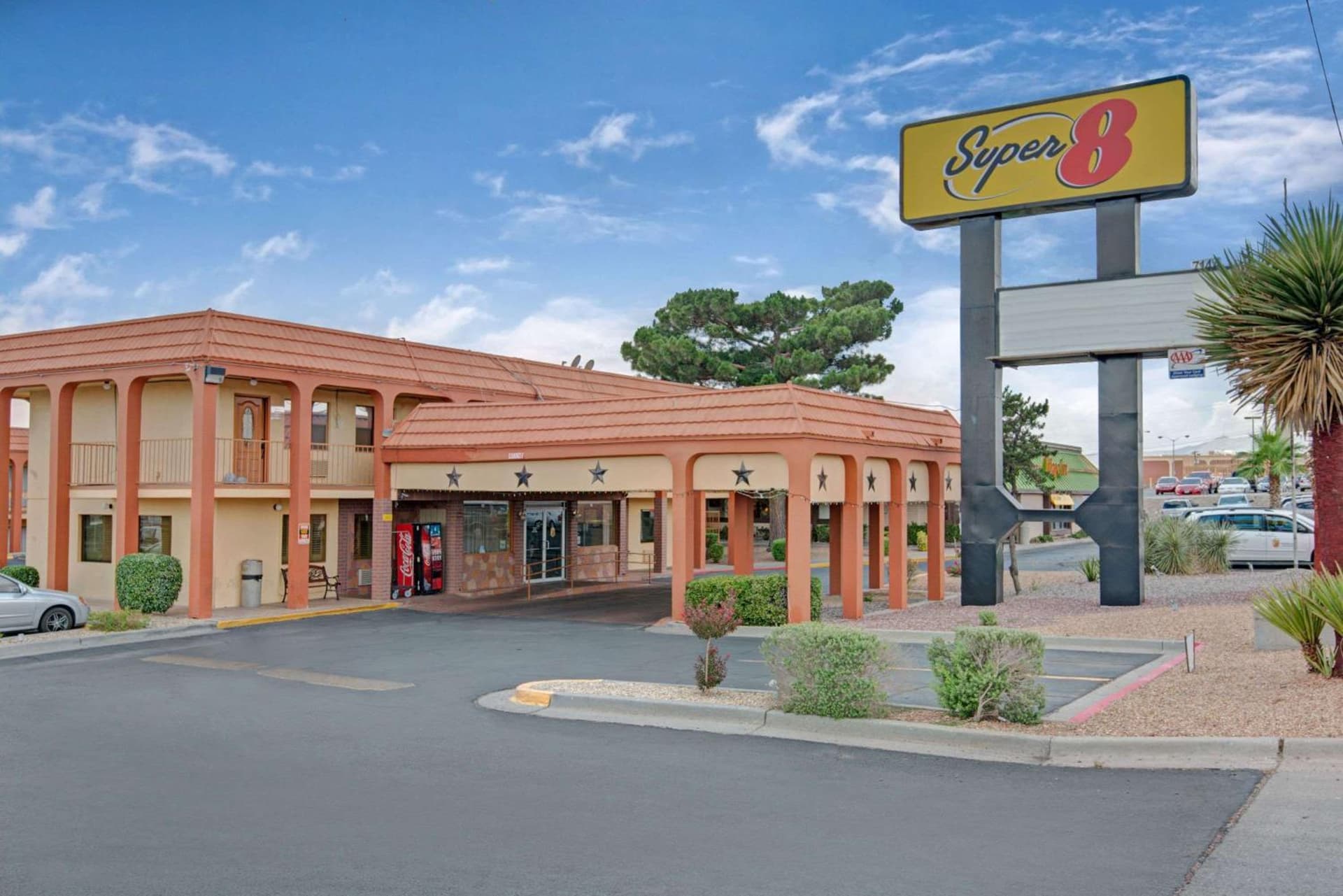 Super 8 by Wyndham El Paso Airport interior in El Paso, TX — gallery photo 2