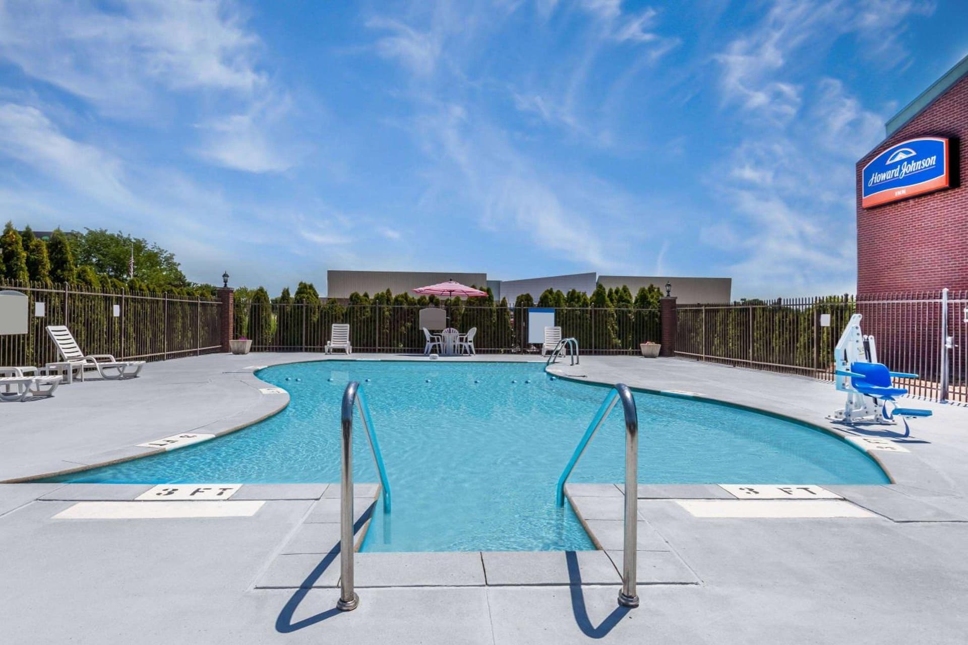 Howard Johnson by Wyndham Evansville East gallery photo in Evansville, IN — image 8