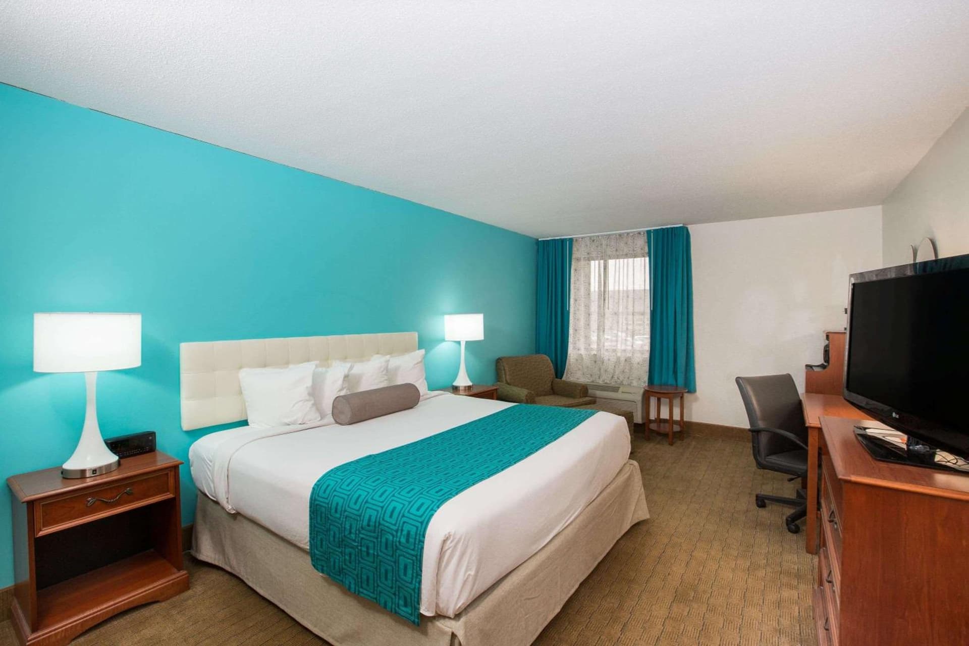 Howard Johnson by Wyndham Evansville East gallery photo in Evansville, IN — image 11