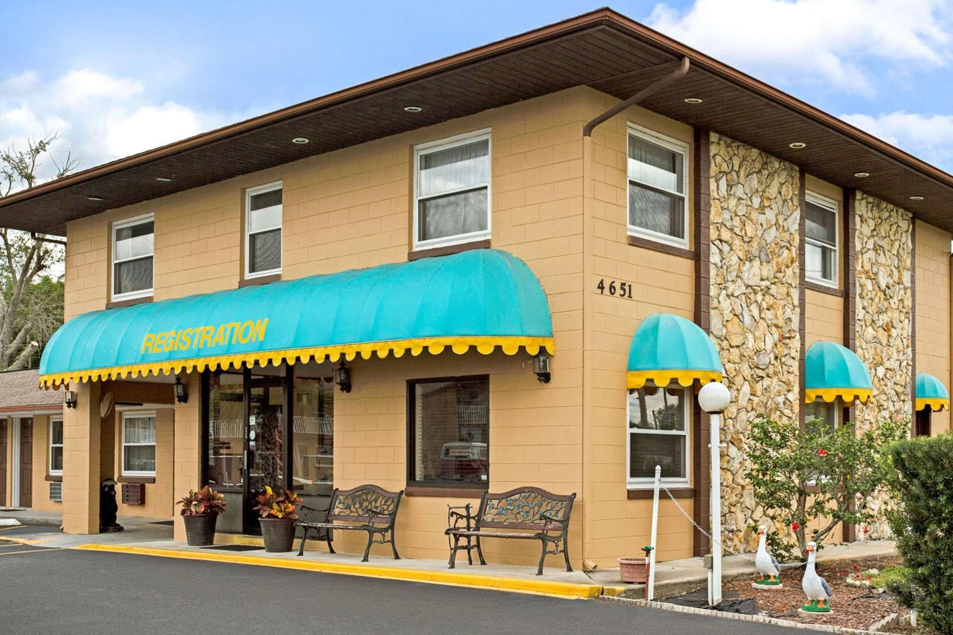 Knights Inn Kissimmee interior in Kissimmee, FL — gallery photo 2